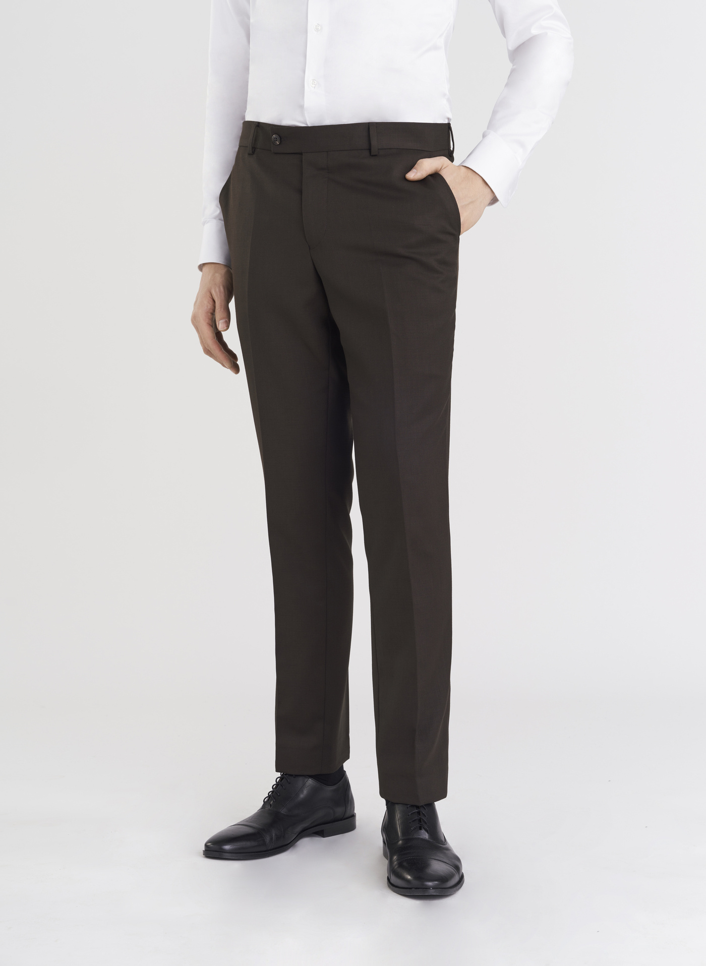 Brązowe spodnie w kant męskie - Pako Lorente