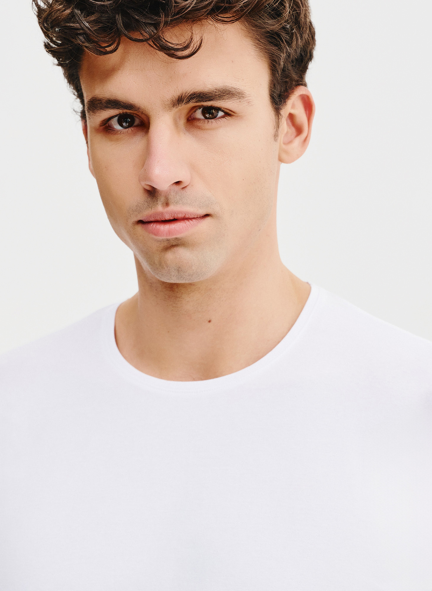 Biały gładki t-shirt męski - Pako Lorente