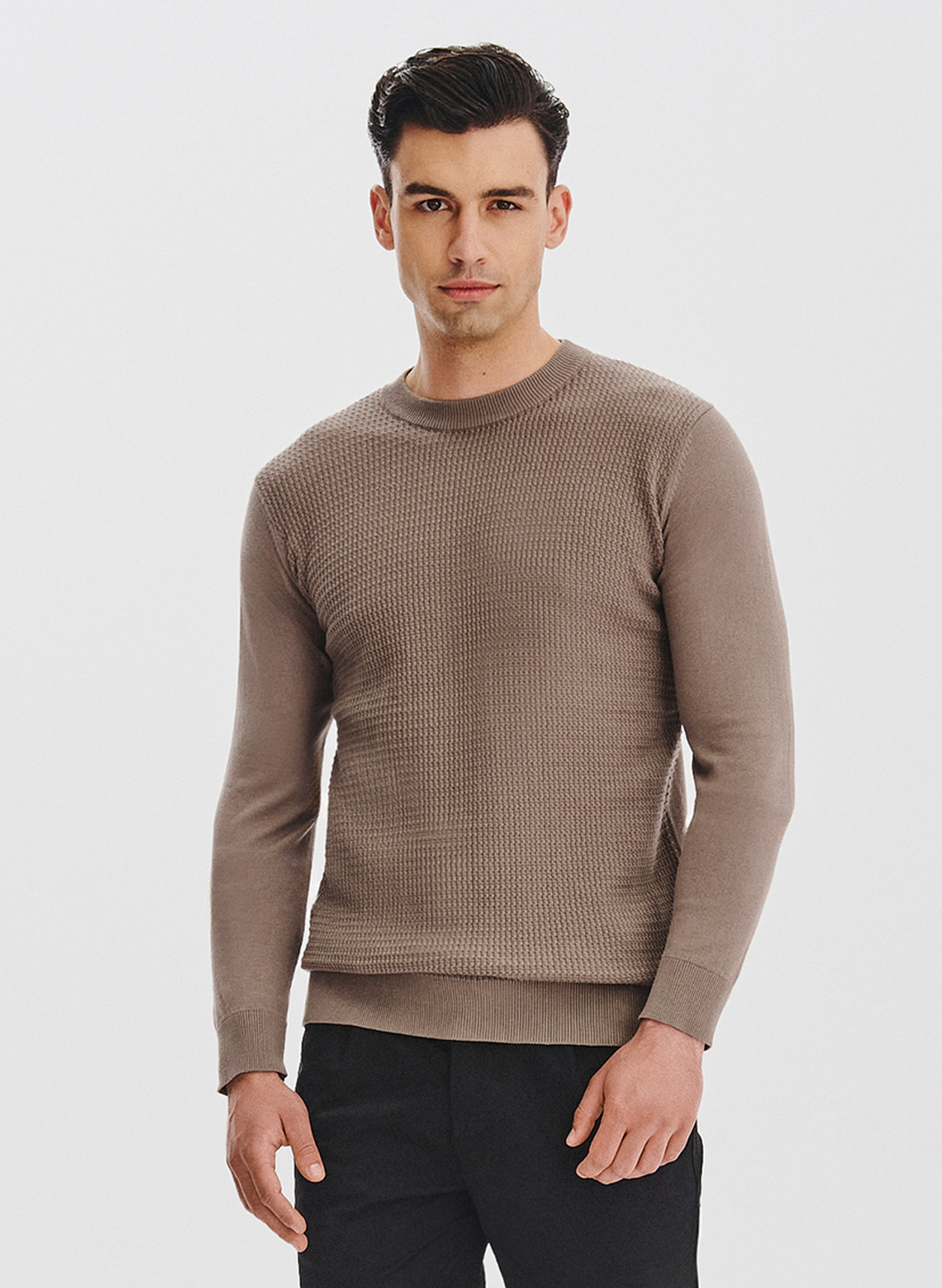 Brązowy sweter męski - Pako Lorente