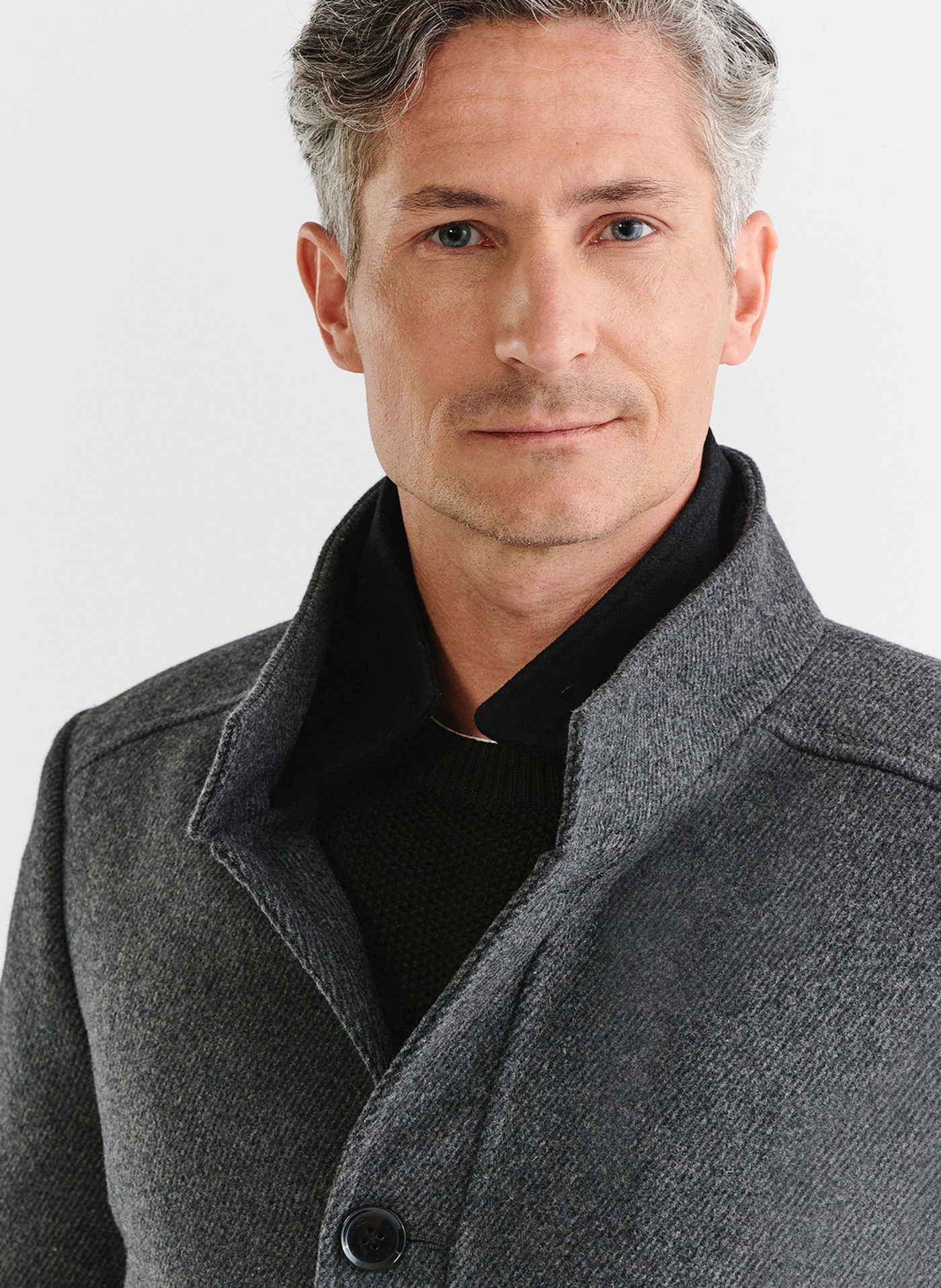 Szary płaszcz zapinany na guziki - Pako Lorente