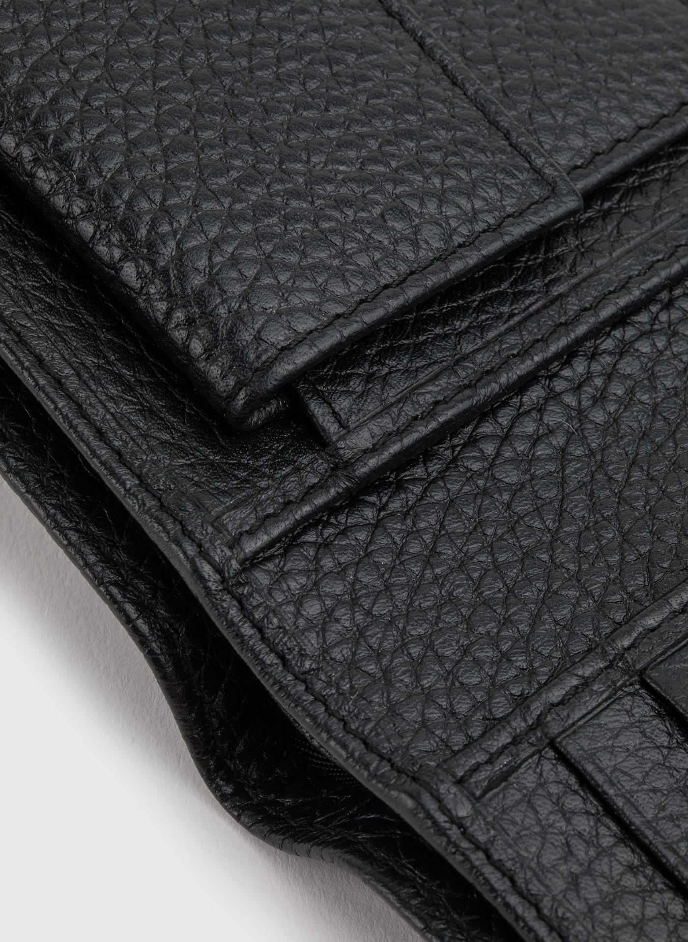 Czarny portfel męski zapinany na pasek - Pako Lorente