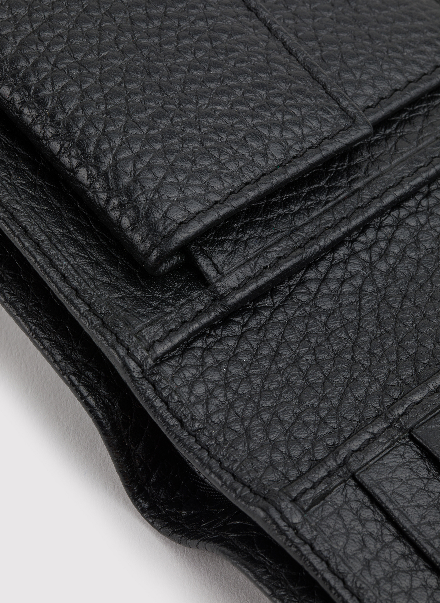 Czarny portfel męski zapinany na pasek - Pako Lorente