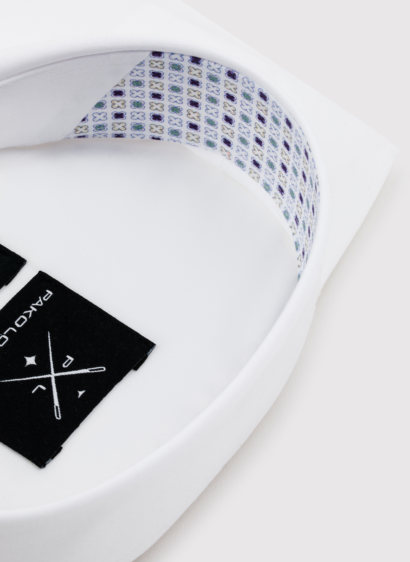 Biała koszula męska z kontrastowym wykończeniem - Pako Lorente