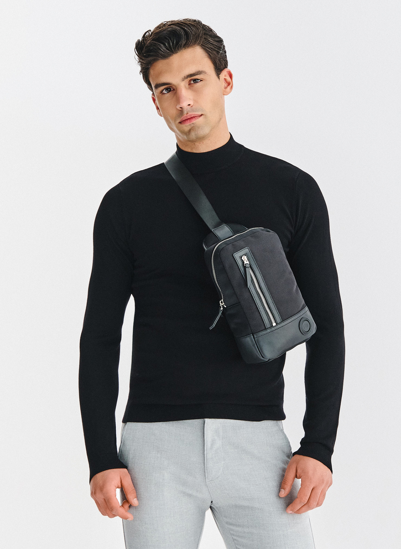 Czarna torba saszetka na ramię - Pako Lorente