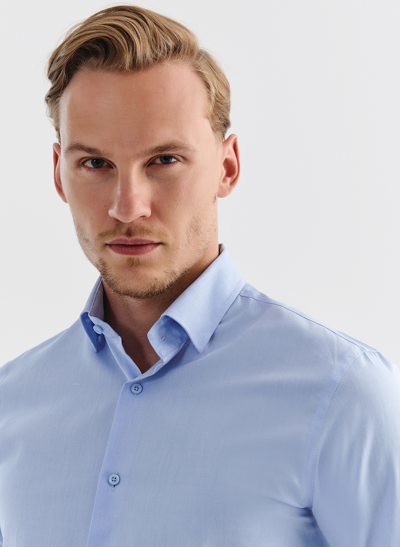 Gładka elegancka koszula męska w kolorze błękitnym - Pako Lorente