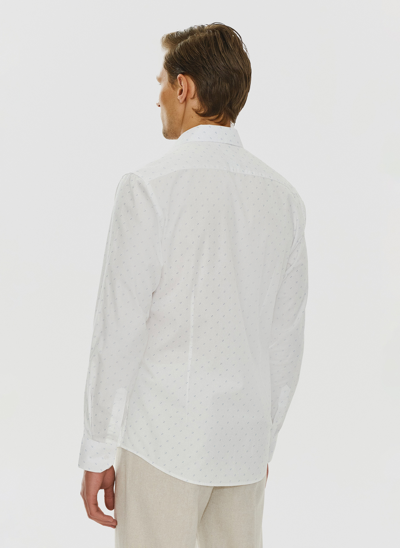 Biała koszula z długimi rękawami w mikrowzór P24SF-1X-023-B-S -Pako Lorente - Pako Lorente