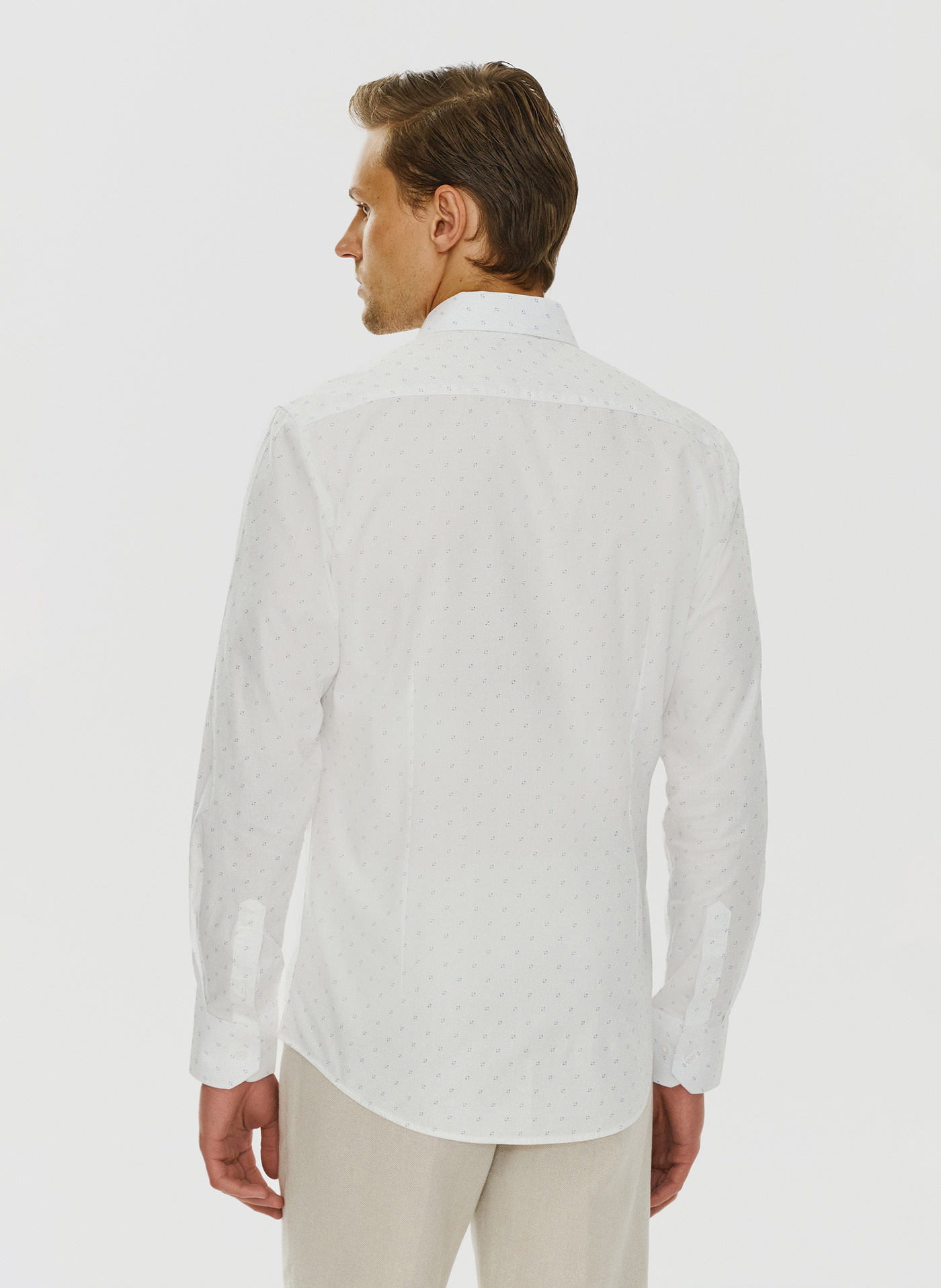Biała koszula z długimi rękawami w mikrowzór P24SF-1X-023-B-S -Pako Lorente - Pako Lorente