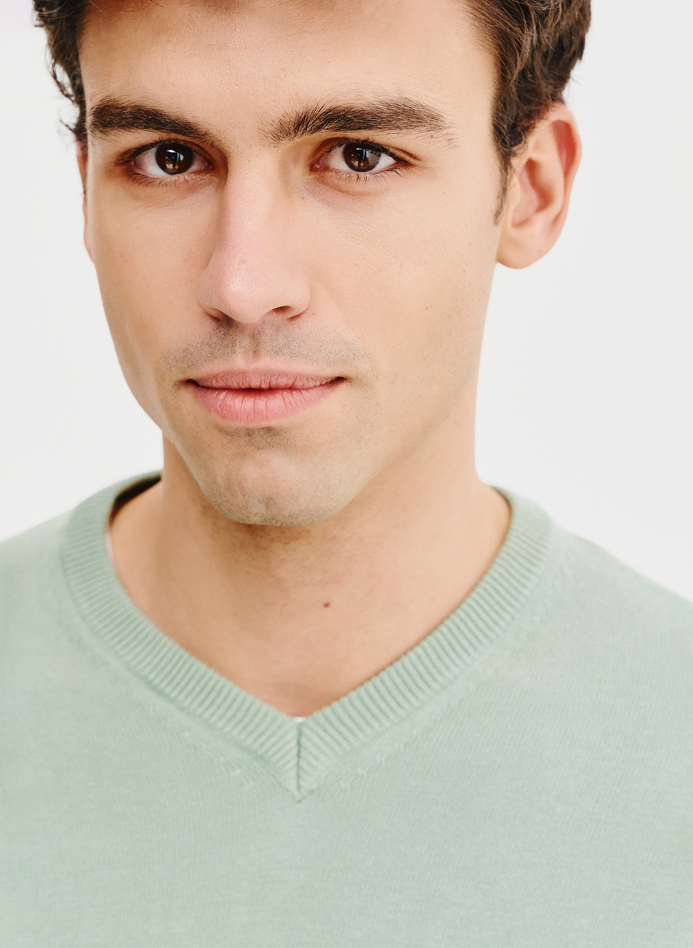 Zielony męski sweter w serek - Pako Lorente