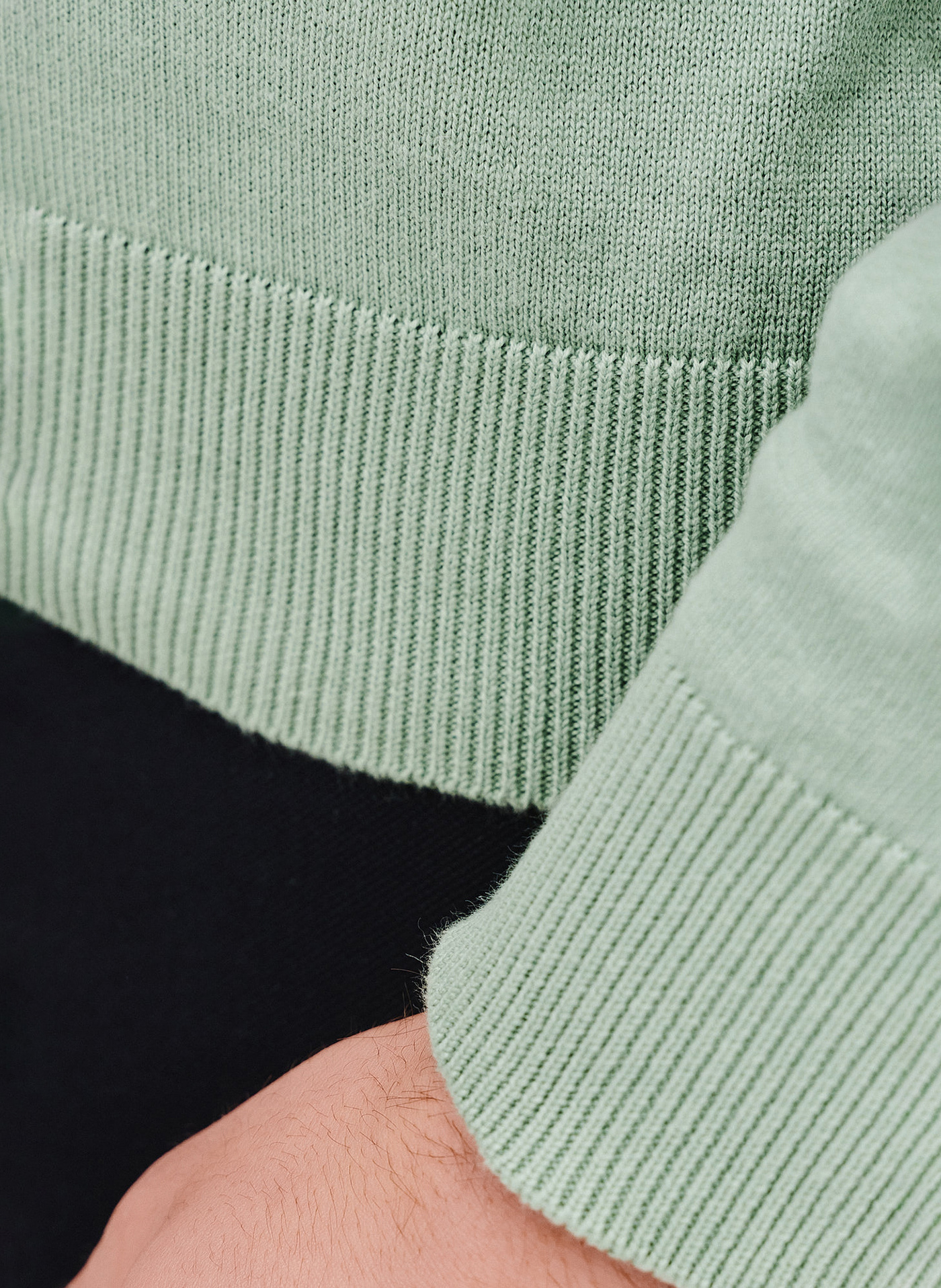 Zielony męski sweter w serek - Pako Lorente