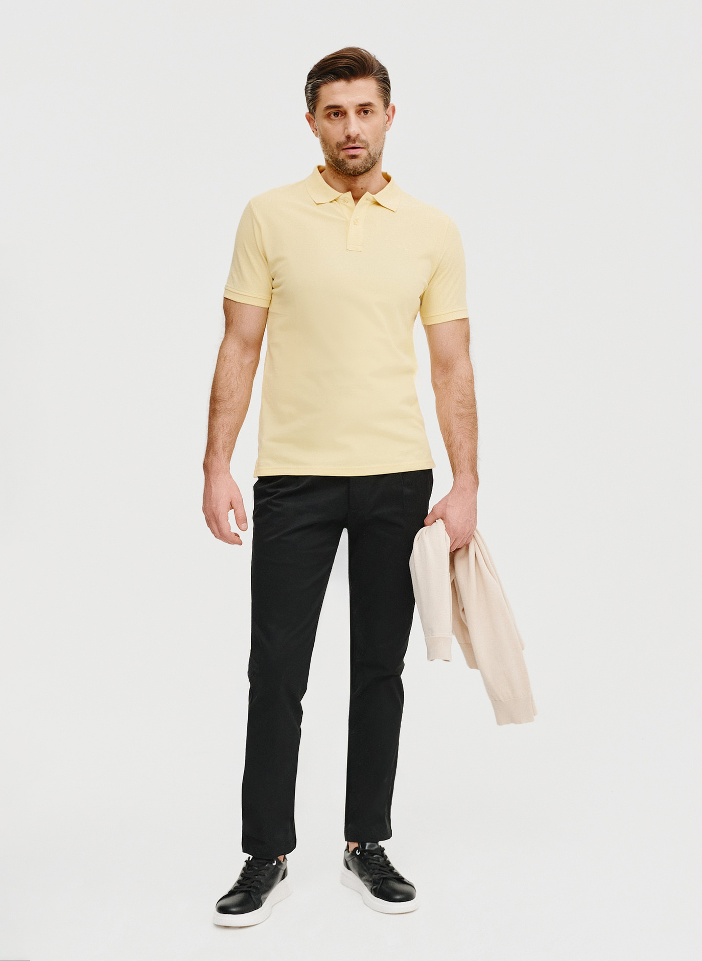 Gładki t-shirt polo w żółtym kolorze - Pako Lorente