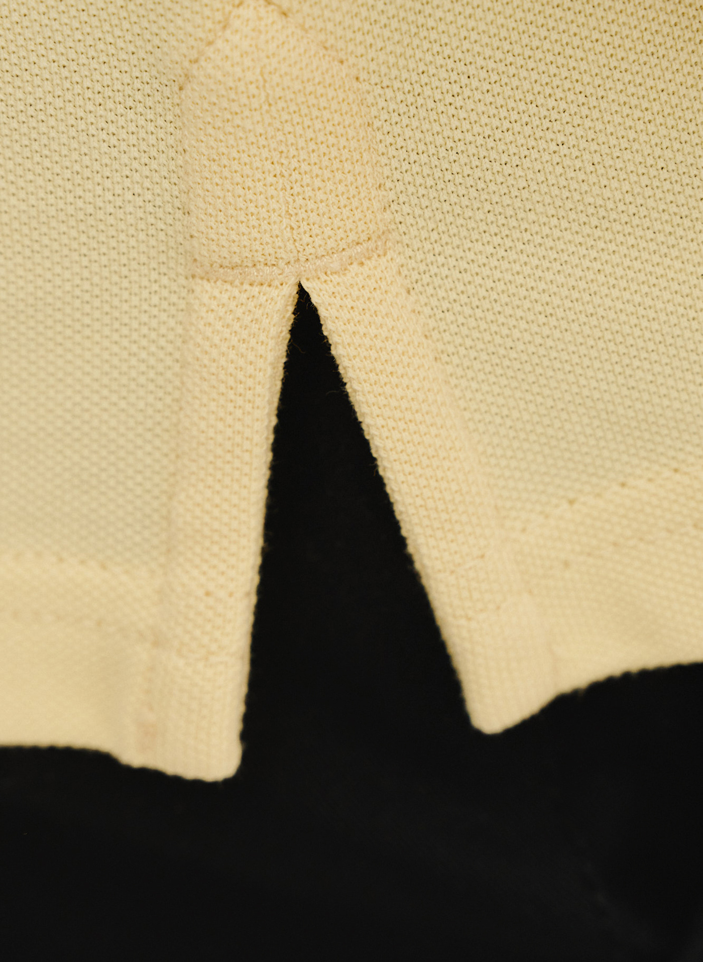 Gładki t-shirt polo w żółtym kolorze - Pako Lorente