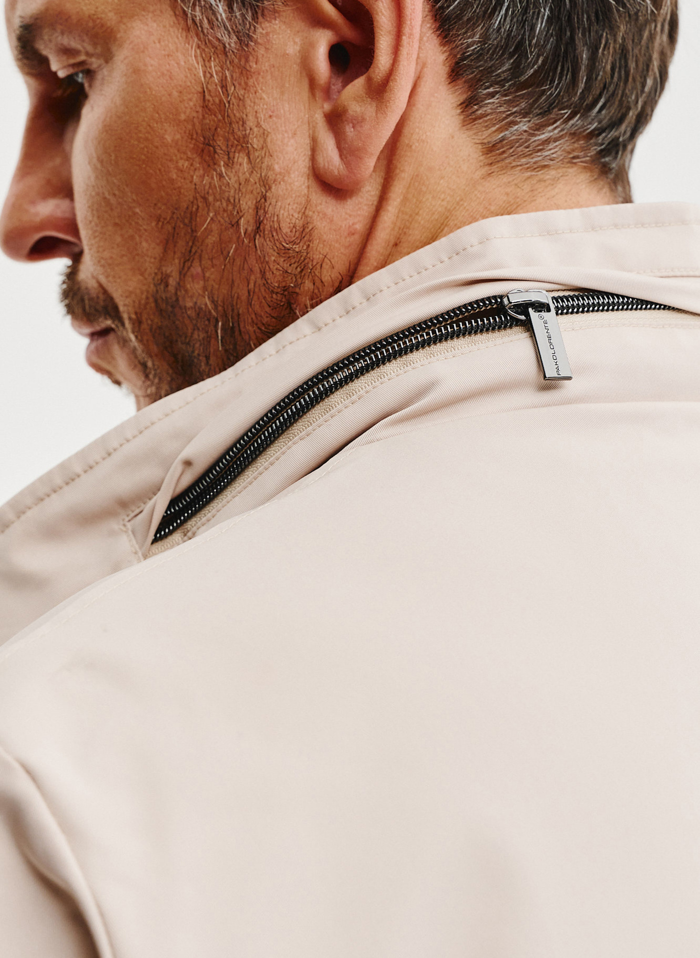 Wiosenna kurtka w kolorze beżowym - Pako Lorente