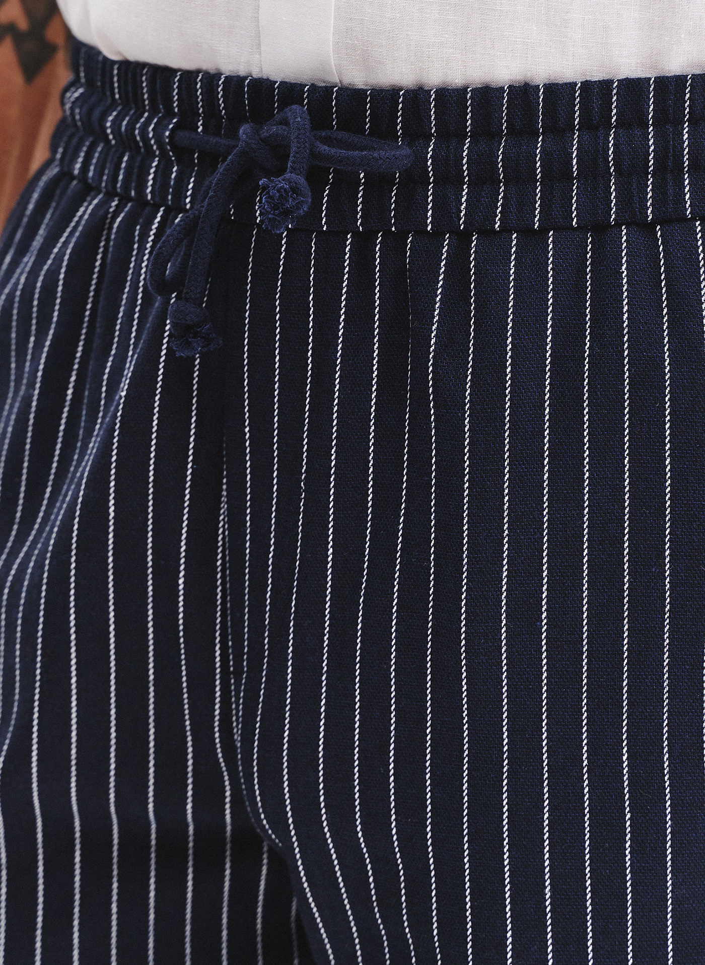 PAKO LORENTE - Granatowe spodenki męskie w prążek z lnem - Pako Lorente