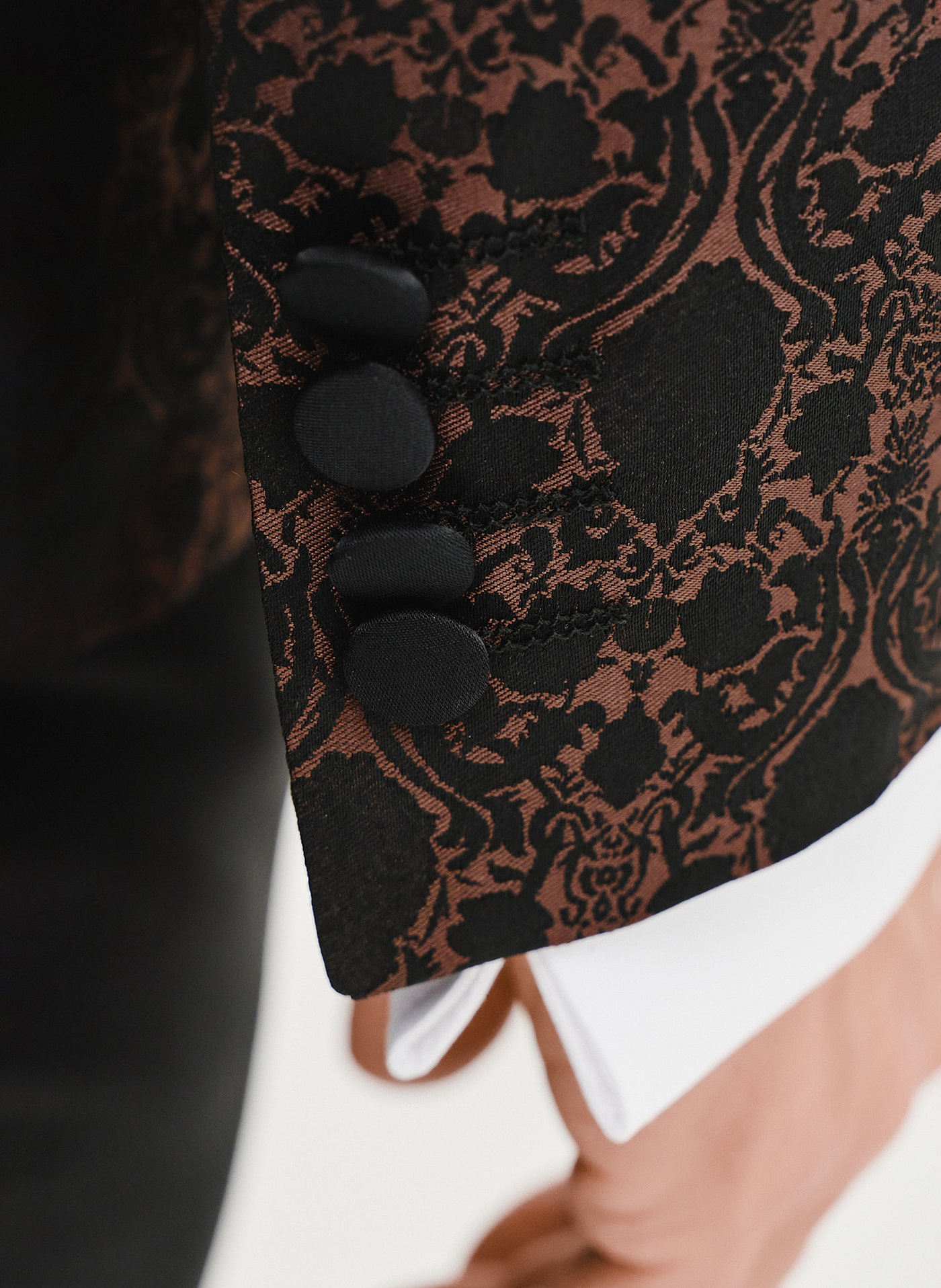 Brązowa żakardowa marynarka smokingowa - Pako Lorente