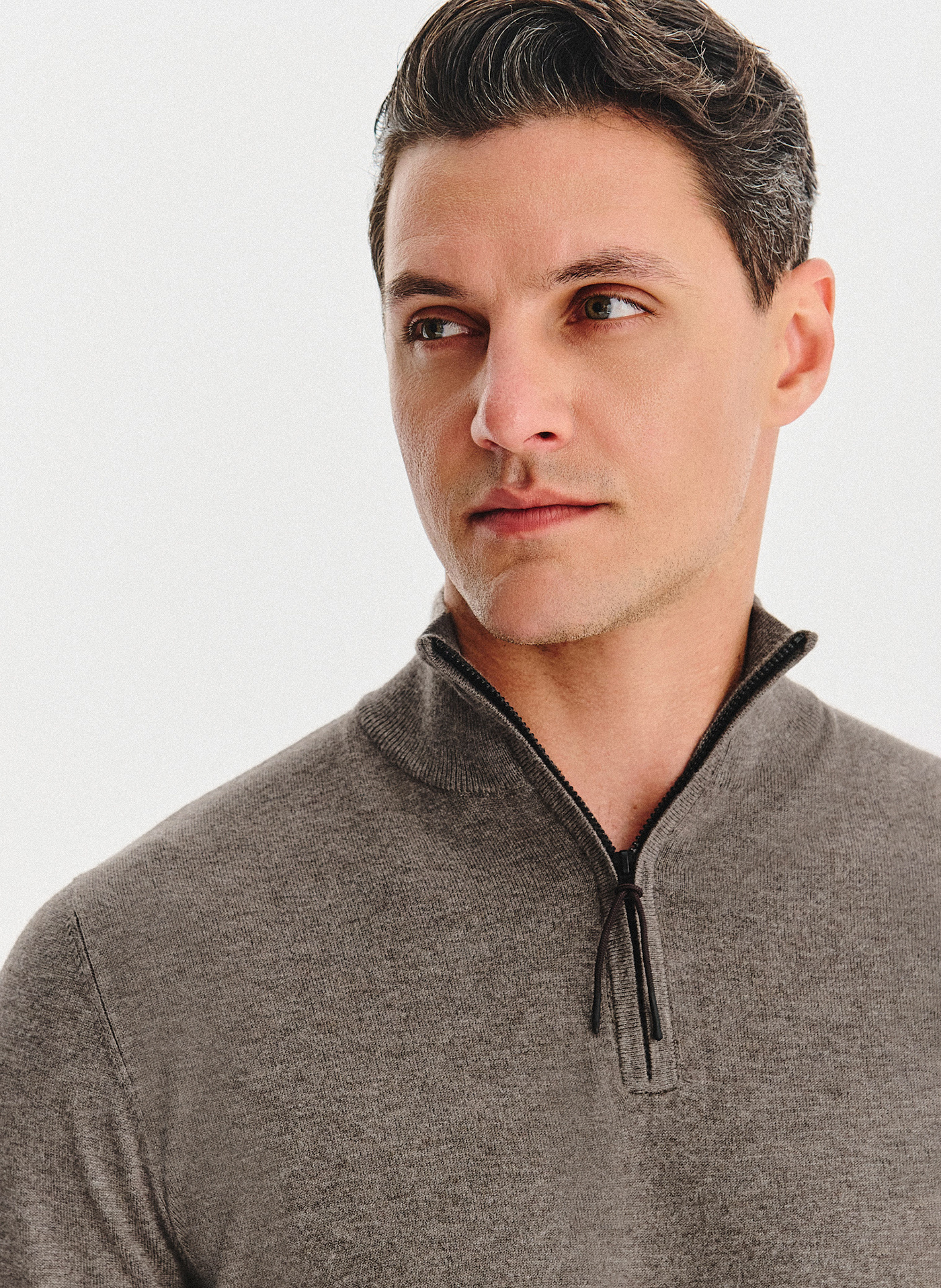 Brązowy sweter z rozpinaną stójką - Pako Lorente