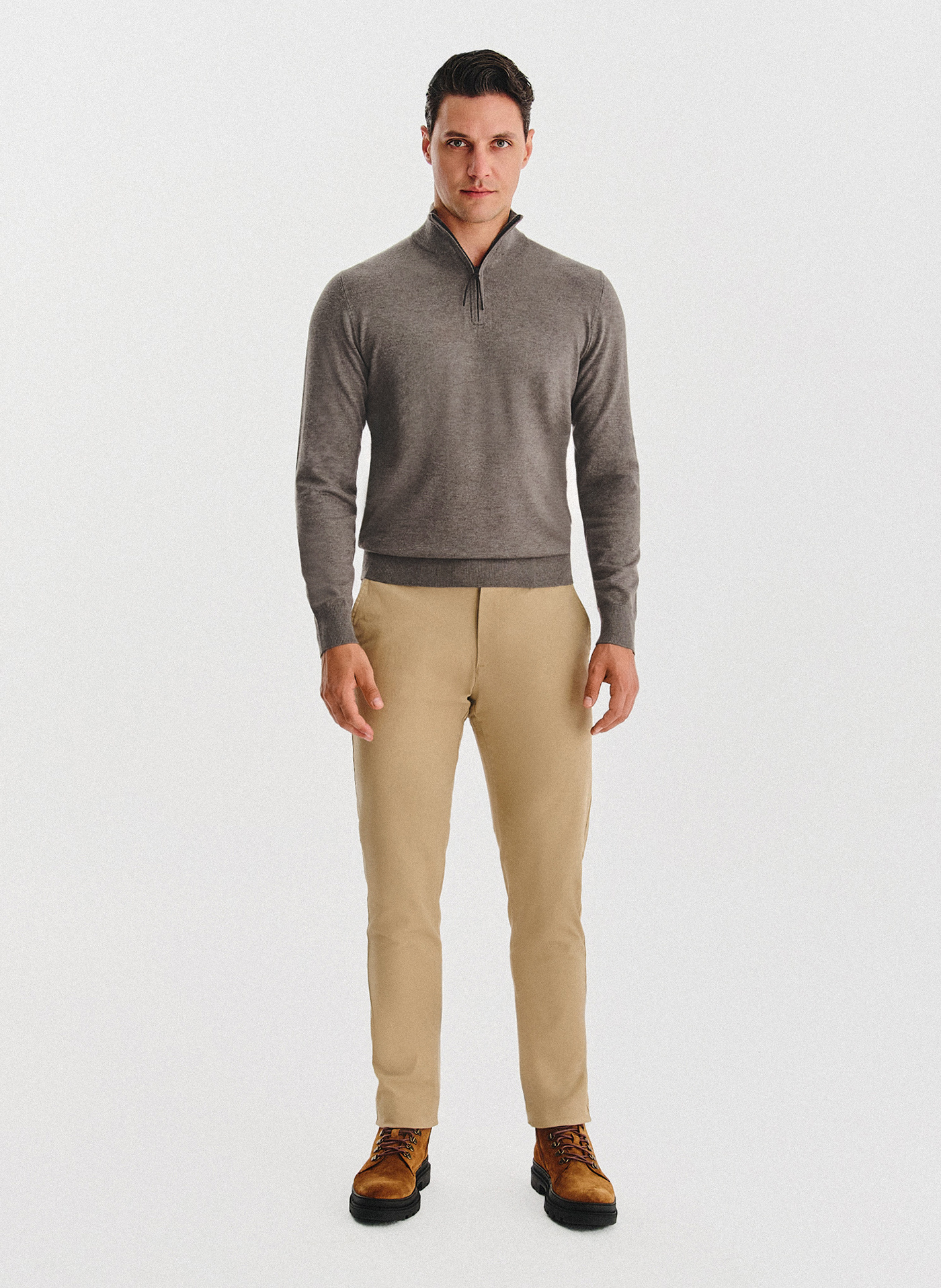 Brązowy sweter z rozpinaną stójką - Pako Lorente