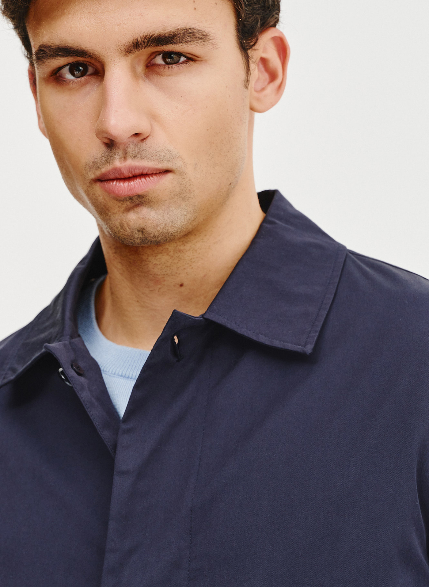 Wiosenny płaszcz męski w kolorze granatowym - Pako Lorente