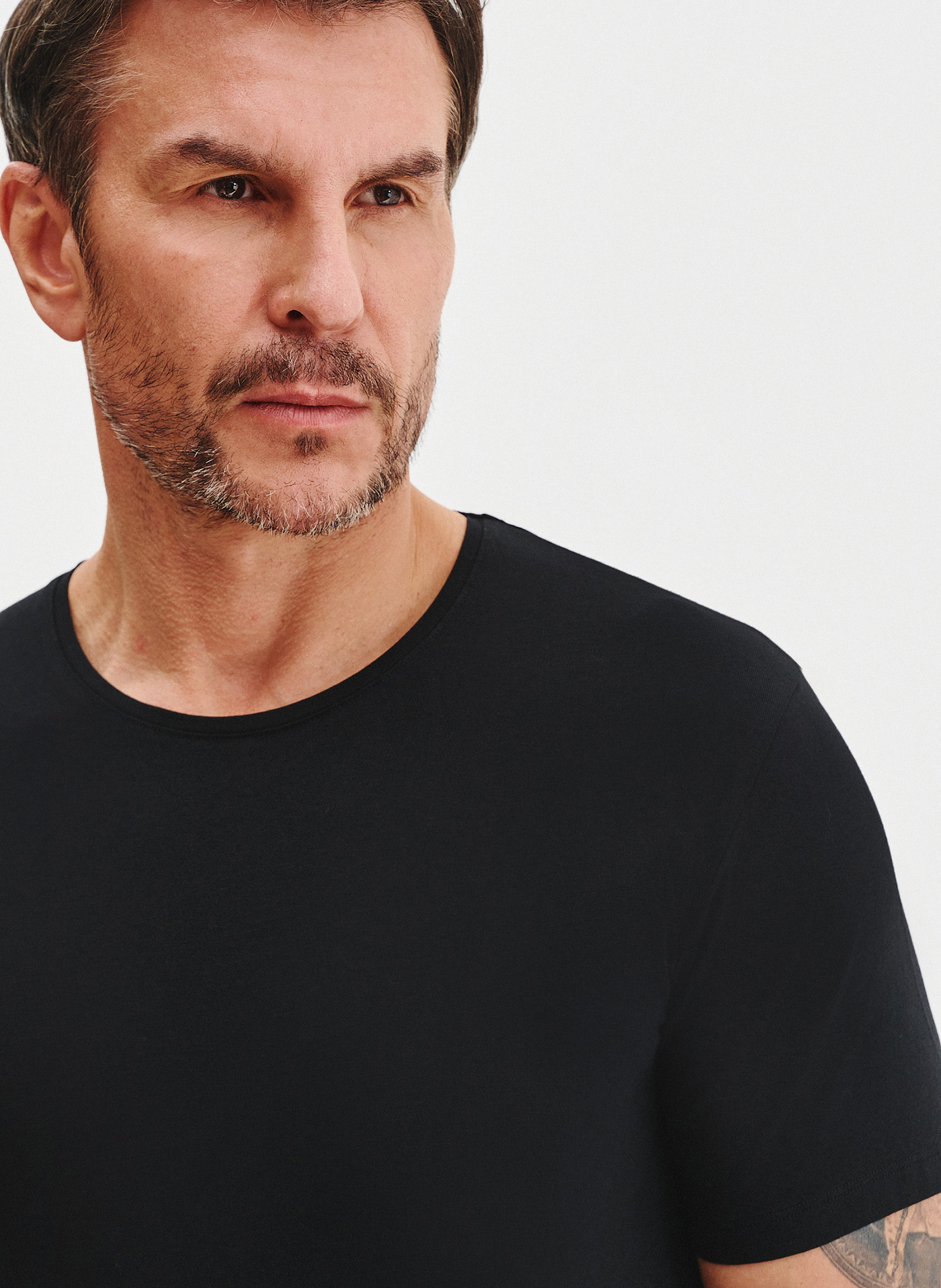 Czarny gładki t-shirt męski - Pako Lorente