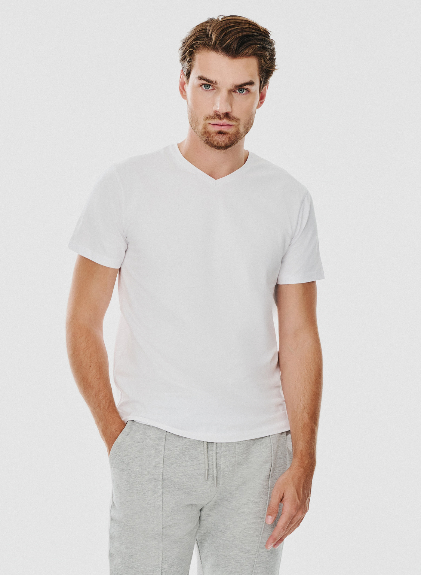 Biały gładki t-shirt v-neck - Pako Lorente