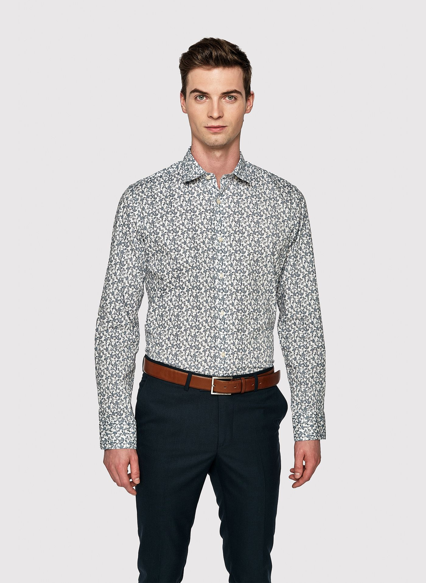 Biała koszula w roślinny niebieski wzór - Pako Lorente