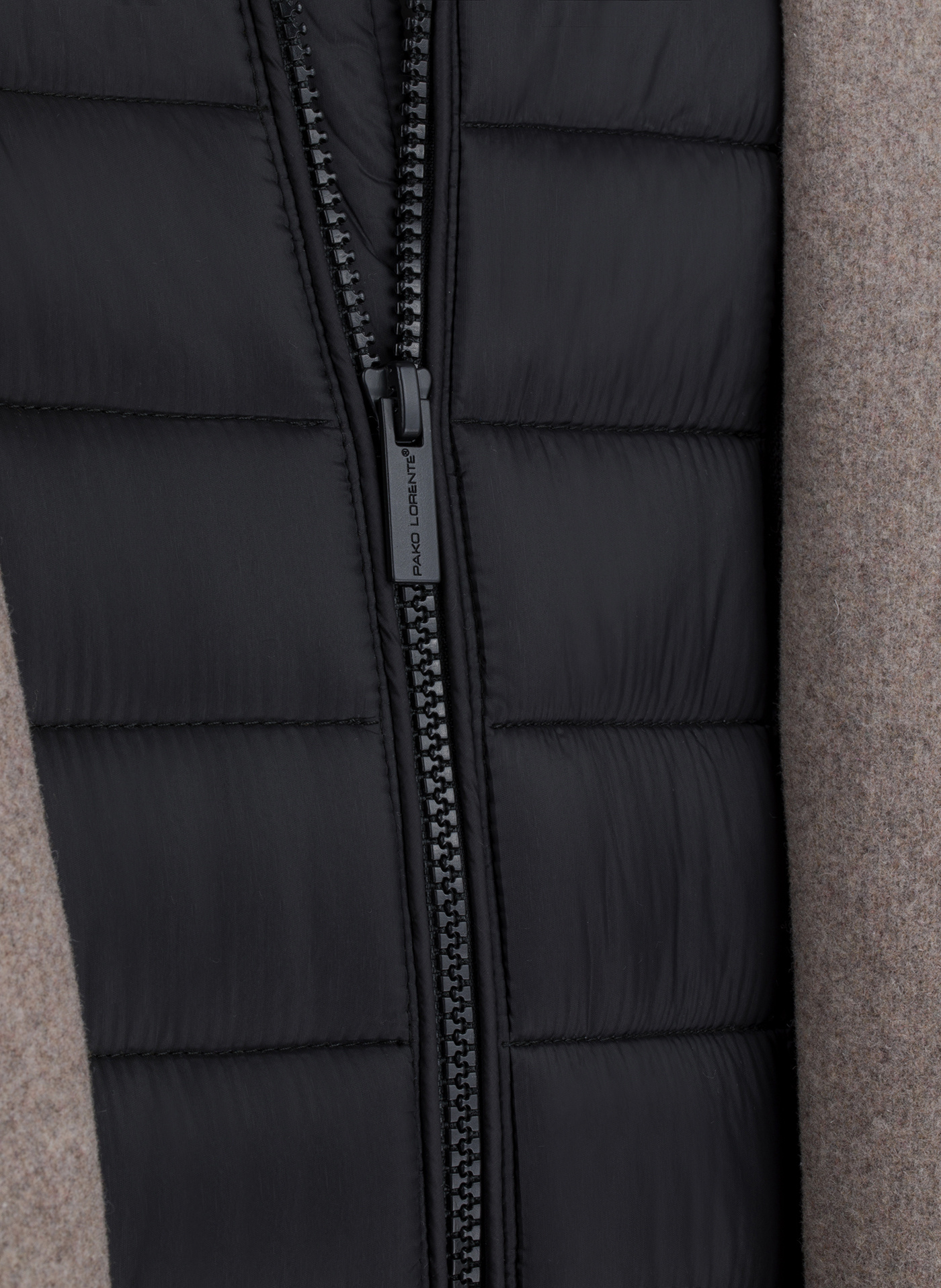 Beżowy płaszcz męski z odpinaną stójką - Pako Lorente