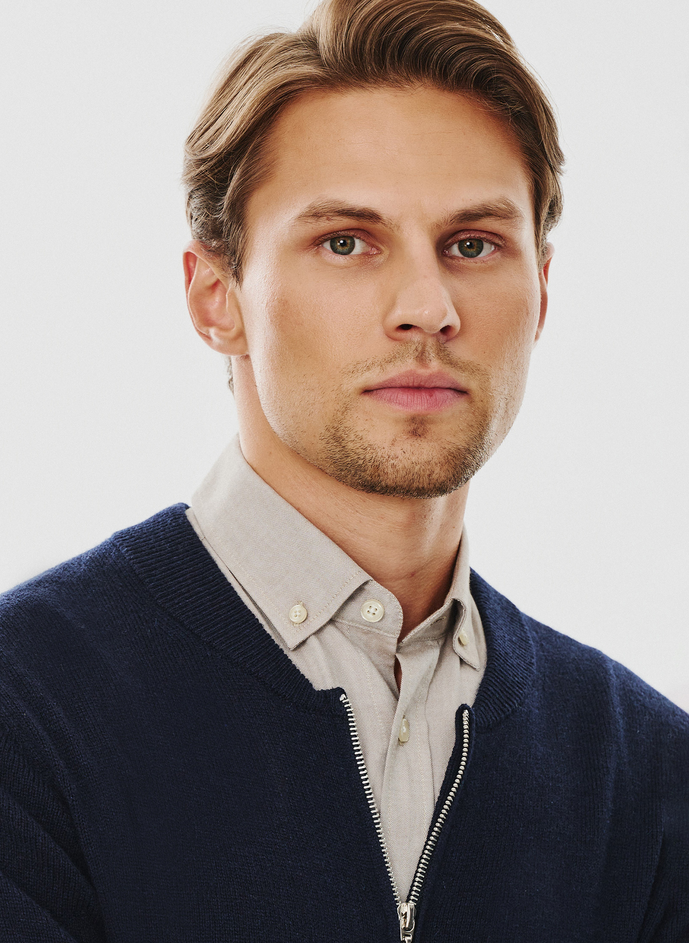 Sweter męski rozpinany w granatowym kolorze - Pako Lorente