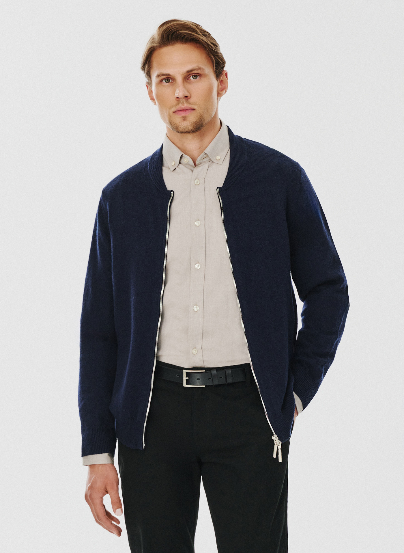 Sweter męski rozpinany w granatowym kolorze - Pako Lorente