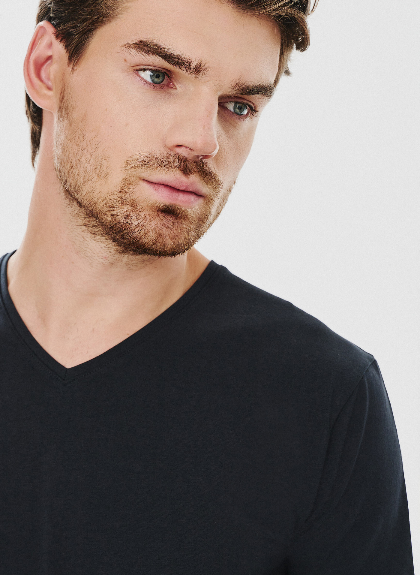 Granatowy gładki t-shirt v-neck - Pako Lorente