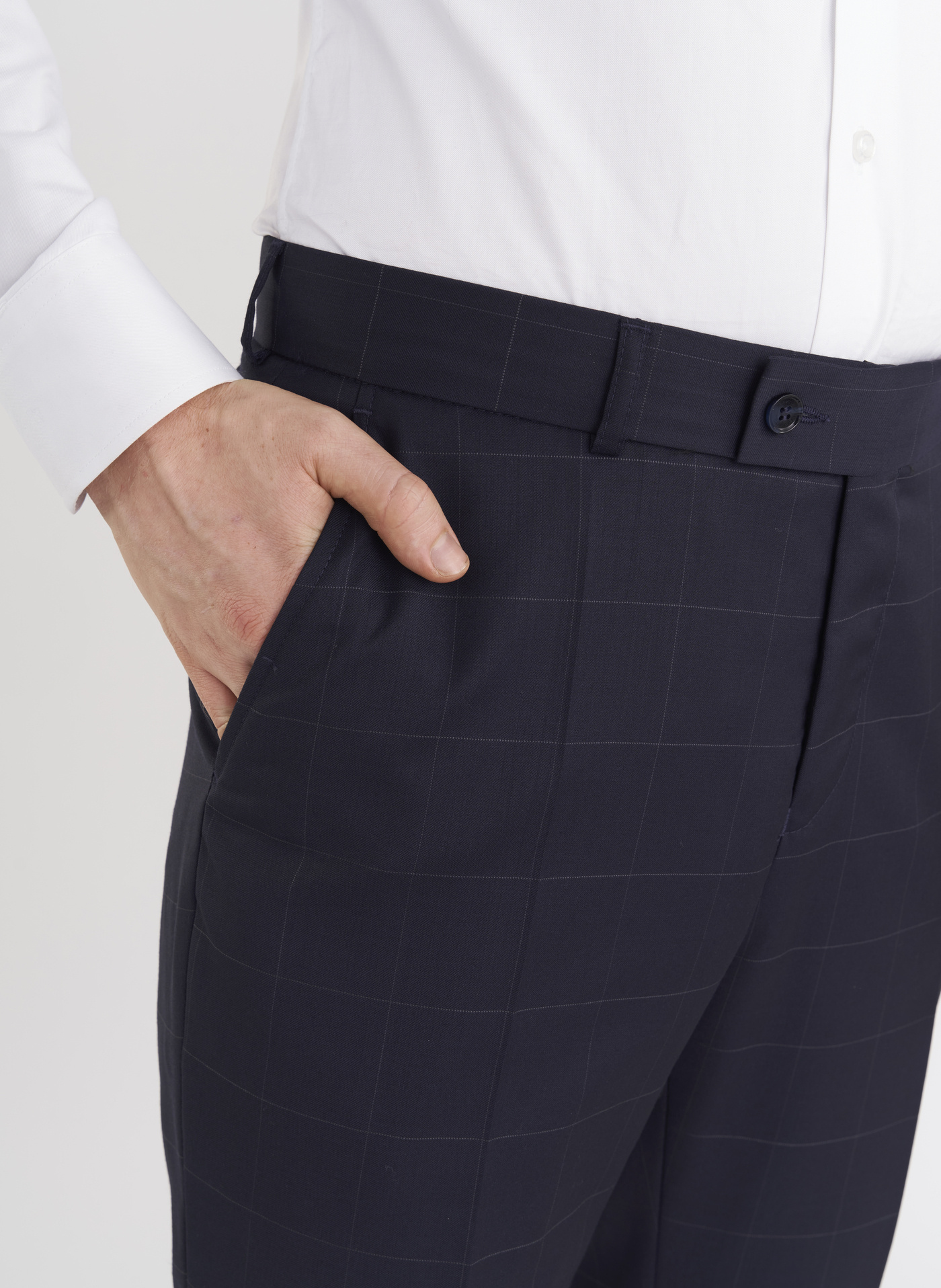 Granatowe spodnie garniturowe w subtelną kratę - Pako Lorente