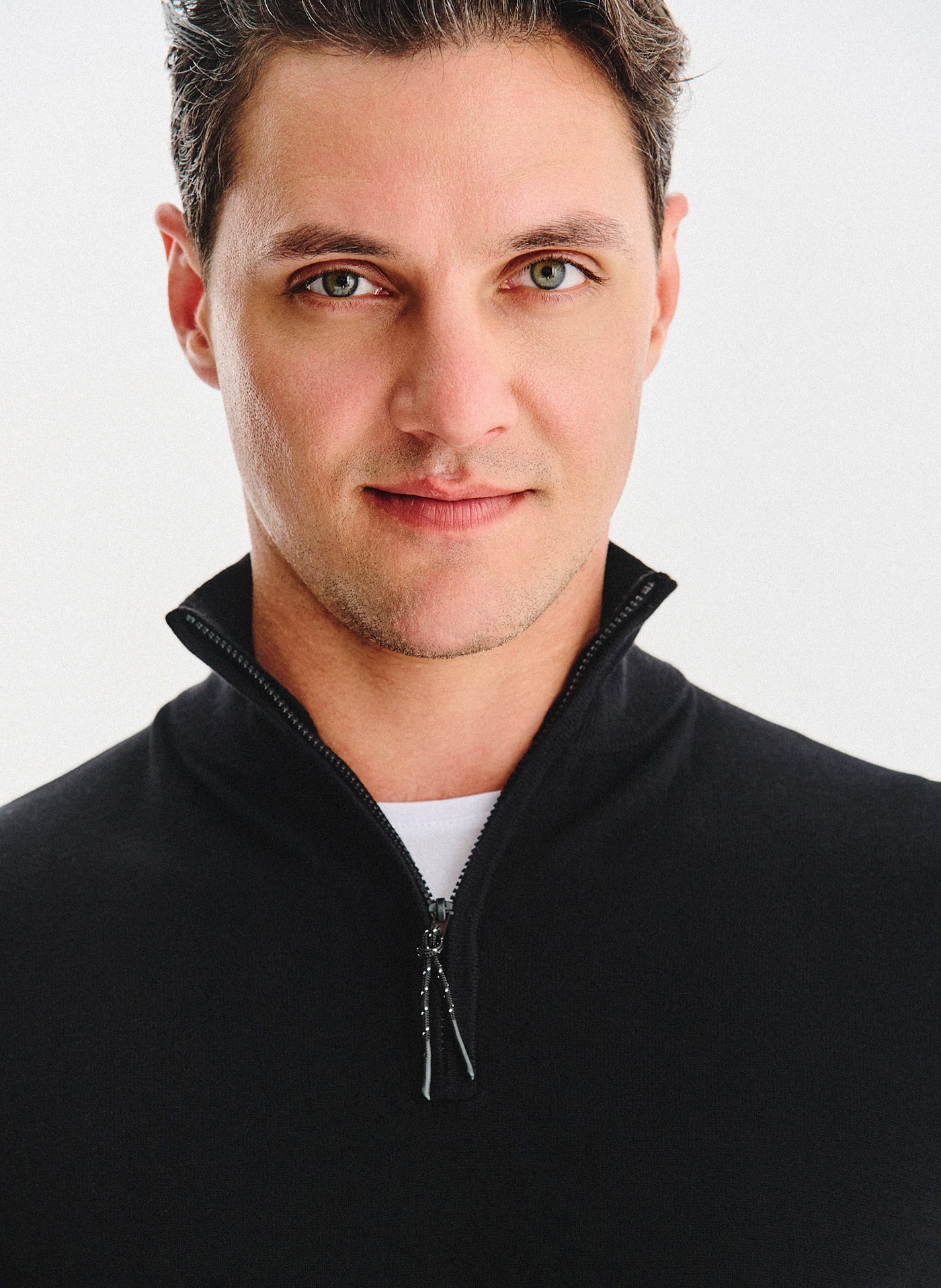 Czarny sweter z rozpinaną stójką - Pako Lorente