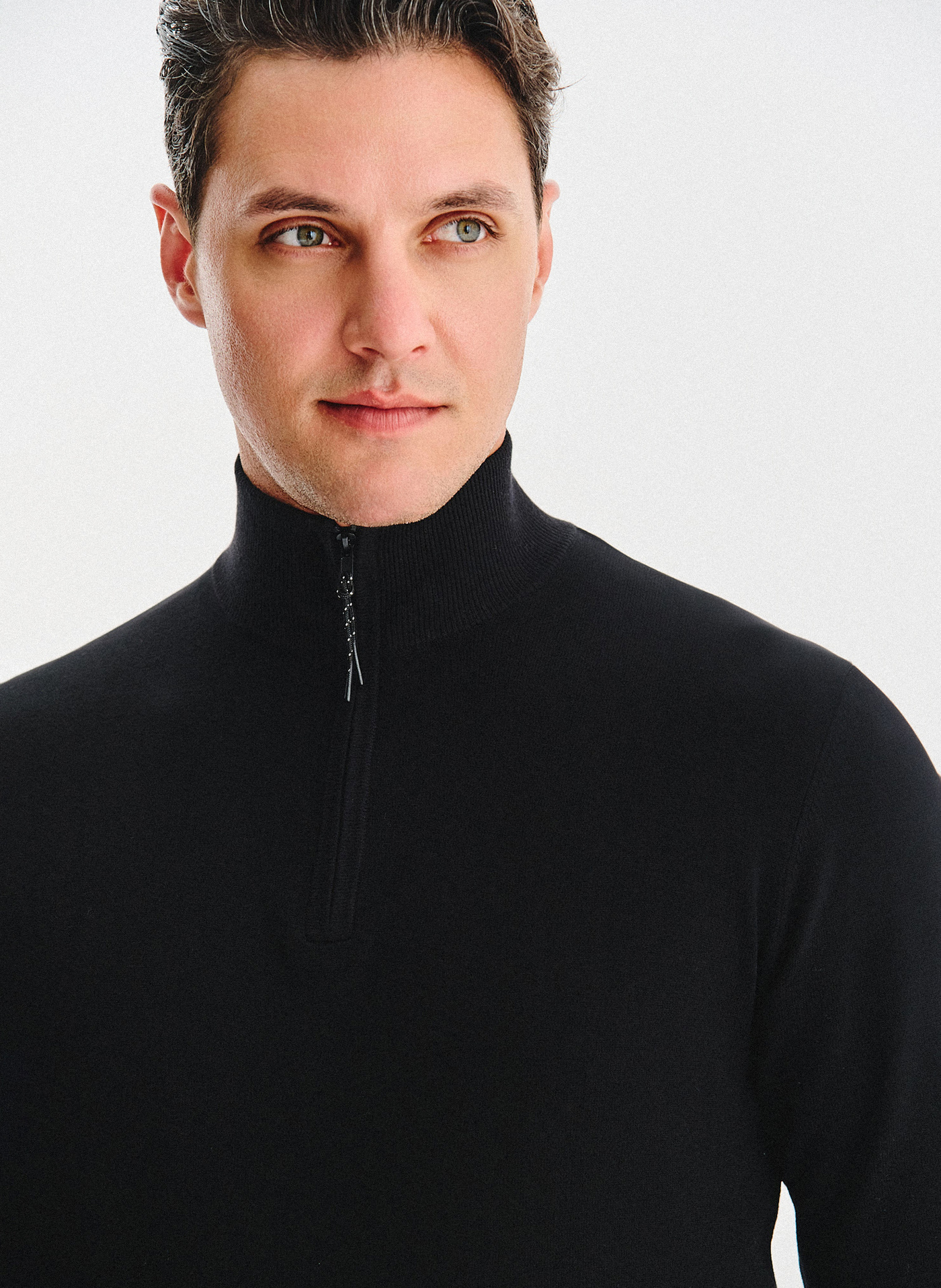 Czarny sweter z rozpinaną stójką - Pako Lorente