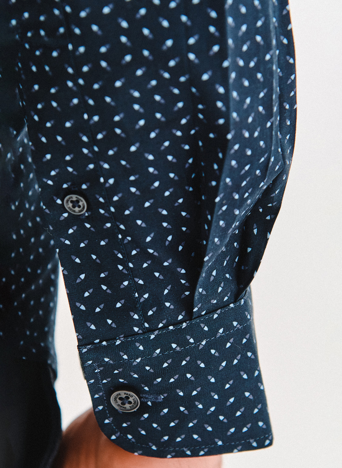 Granatowa koszula we wzór geometryczny - Pako Lorente