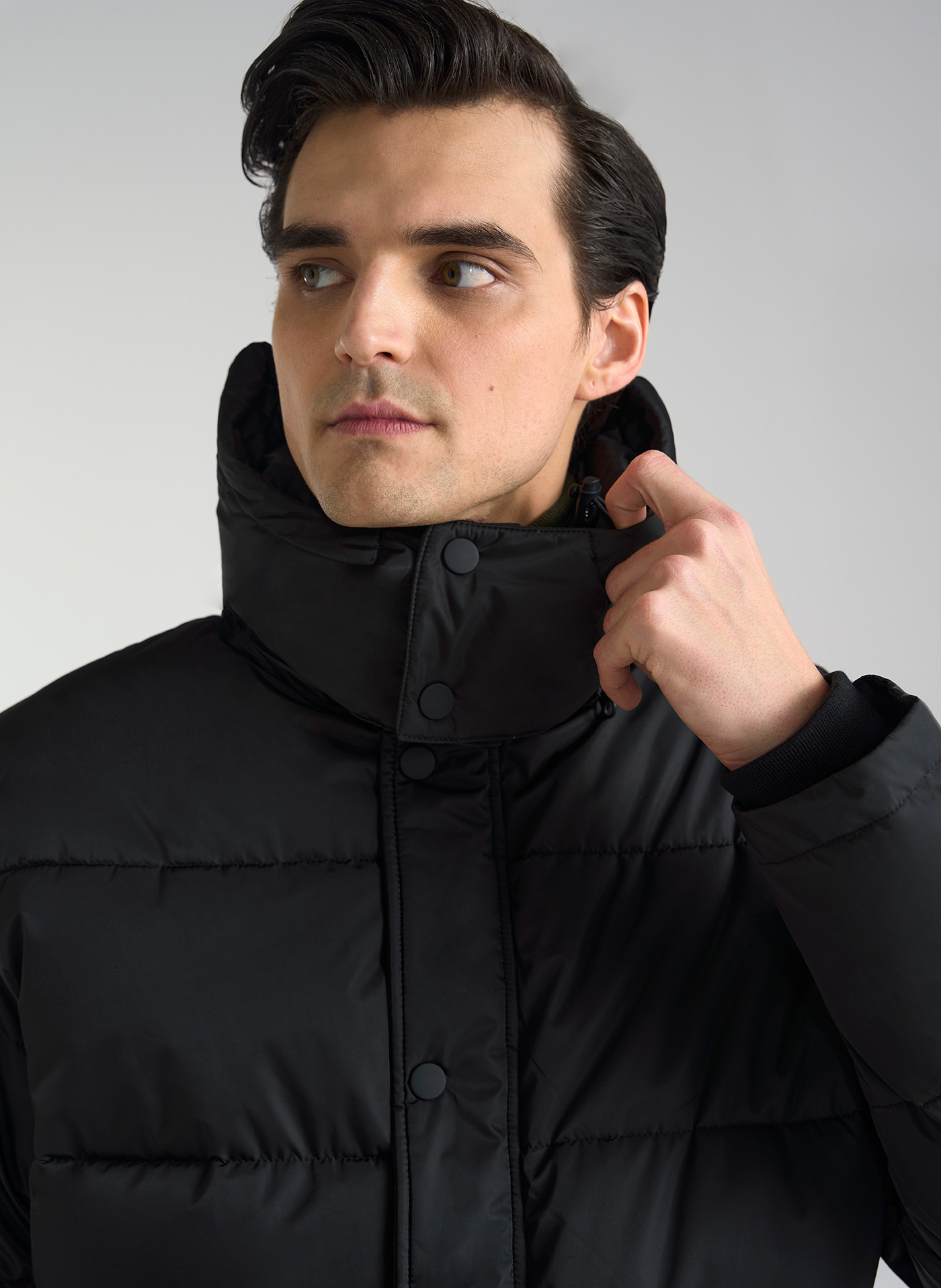 Krótka czarna męska kurtka z kapturem - Pako Lorente