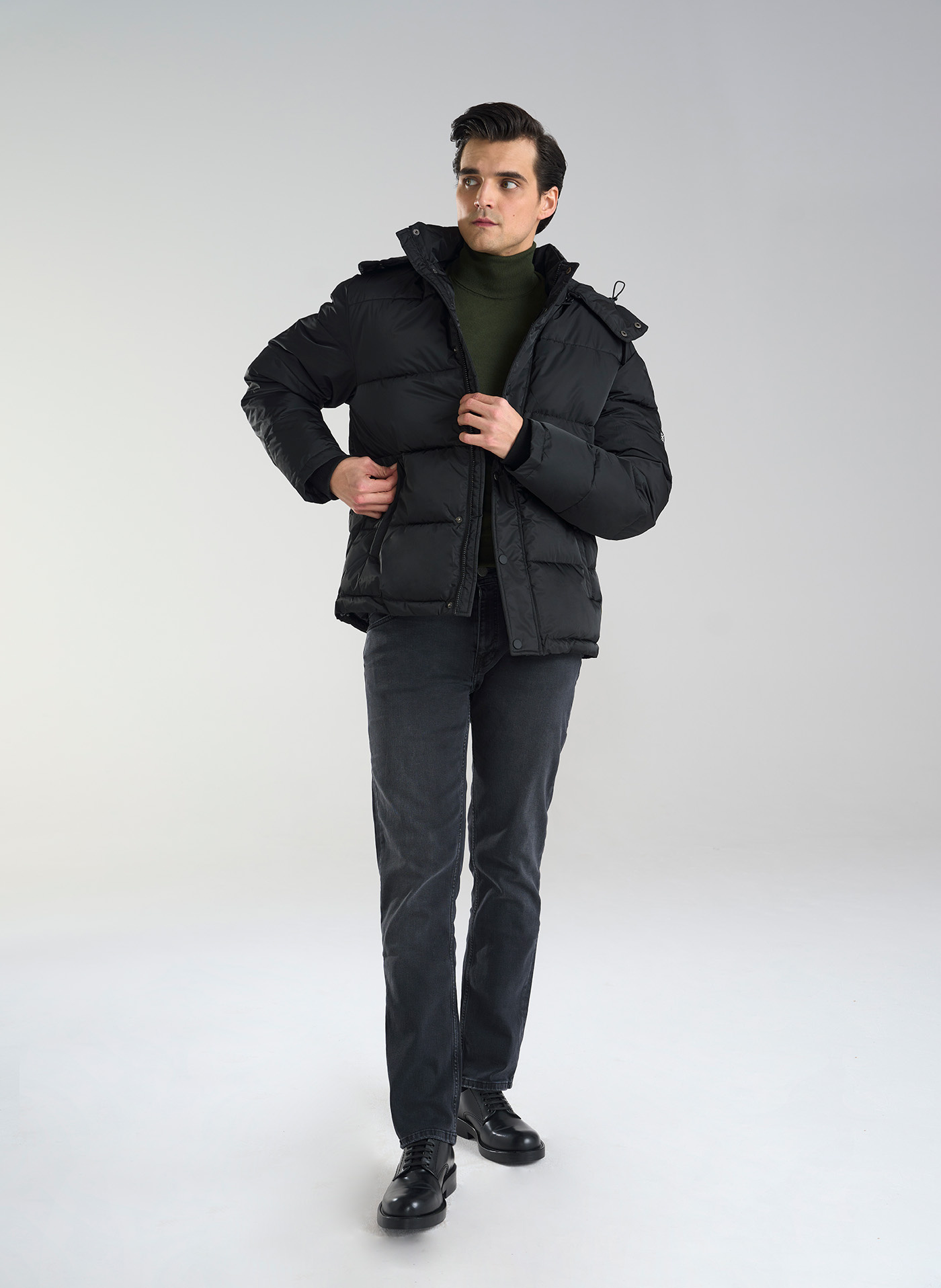 Krótka czarna męska kurtka z kapturem - Pako Lorente