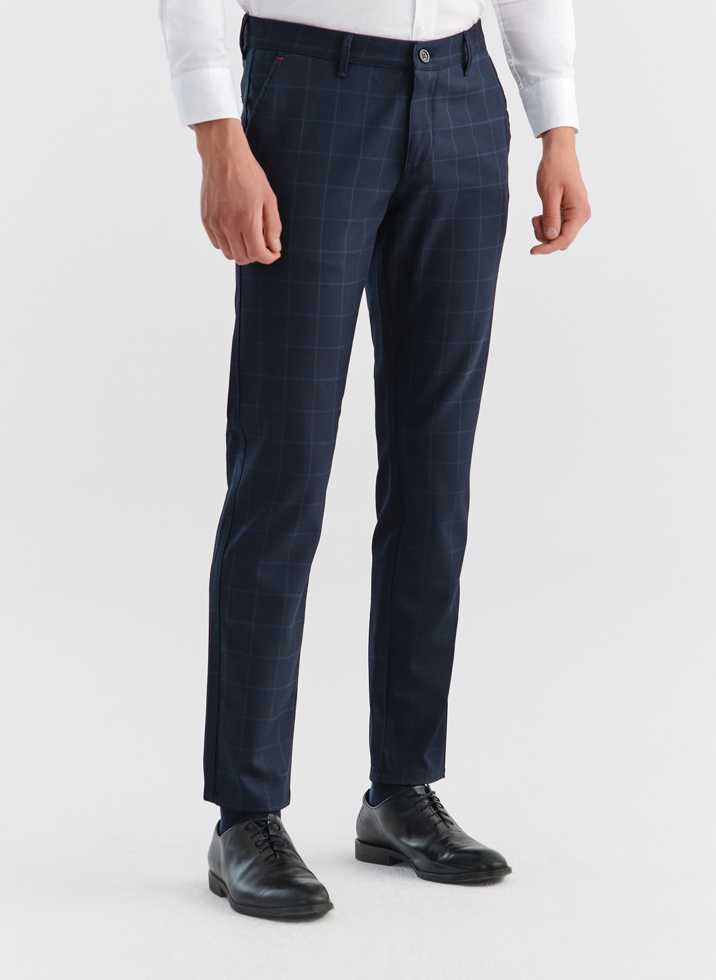 Granatowe spodnie męskie DORJE w delikatną kratę P000B-WX-213-G - Pako Lorente