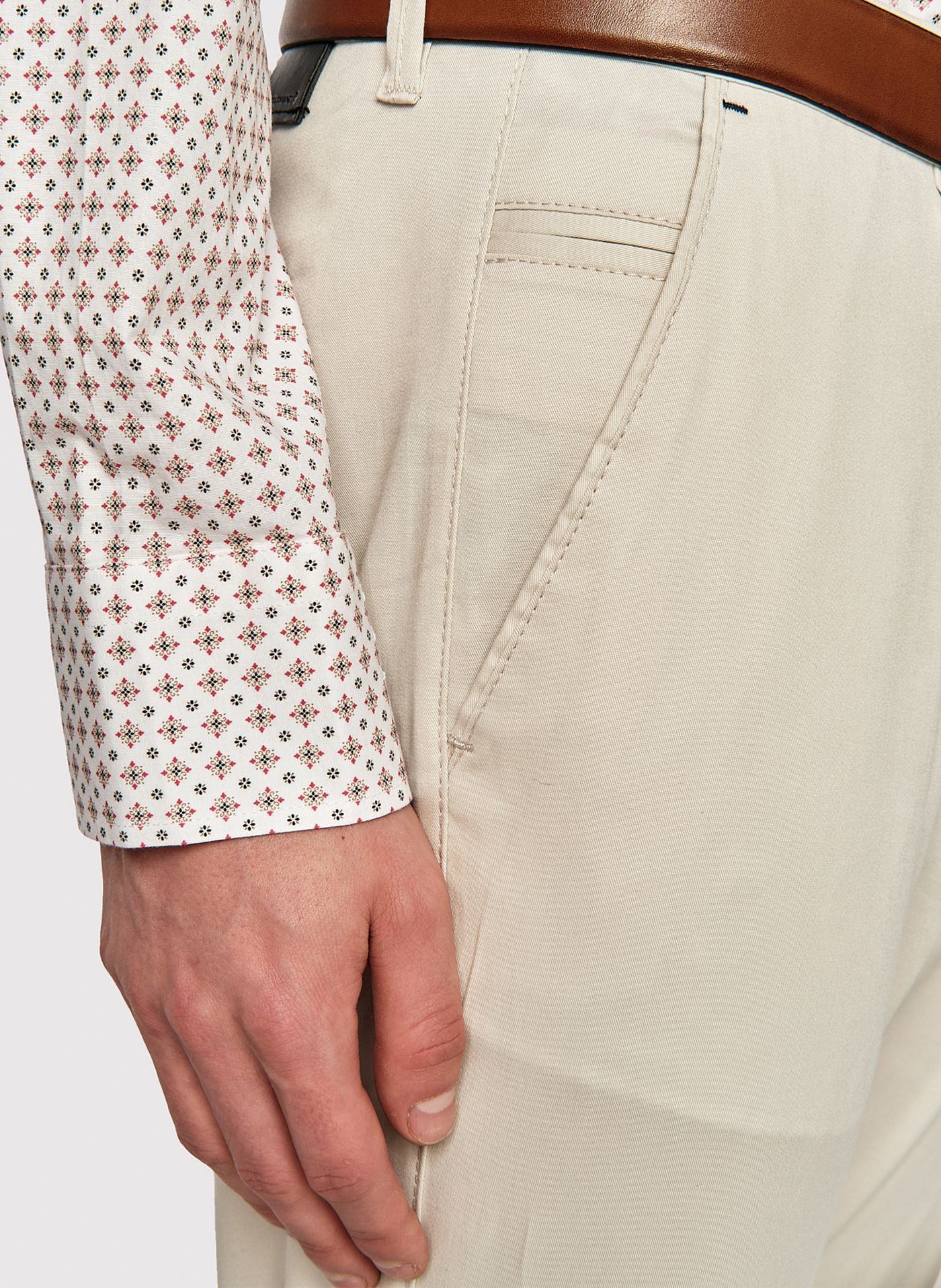 Biała koszula w mikrowzór - Pako Lorente