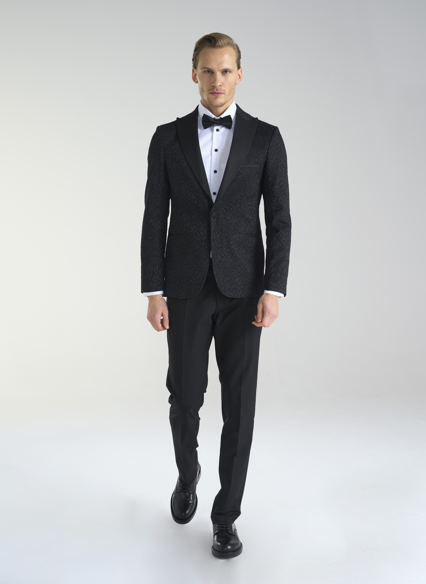 Czarna żakardowa marynarka smokingowa - Pako Lorente