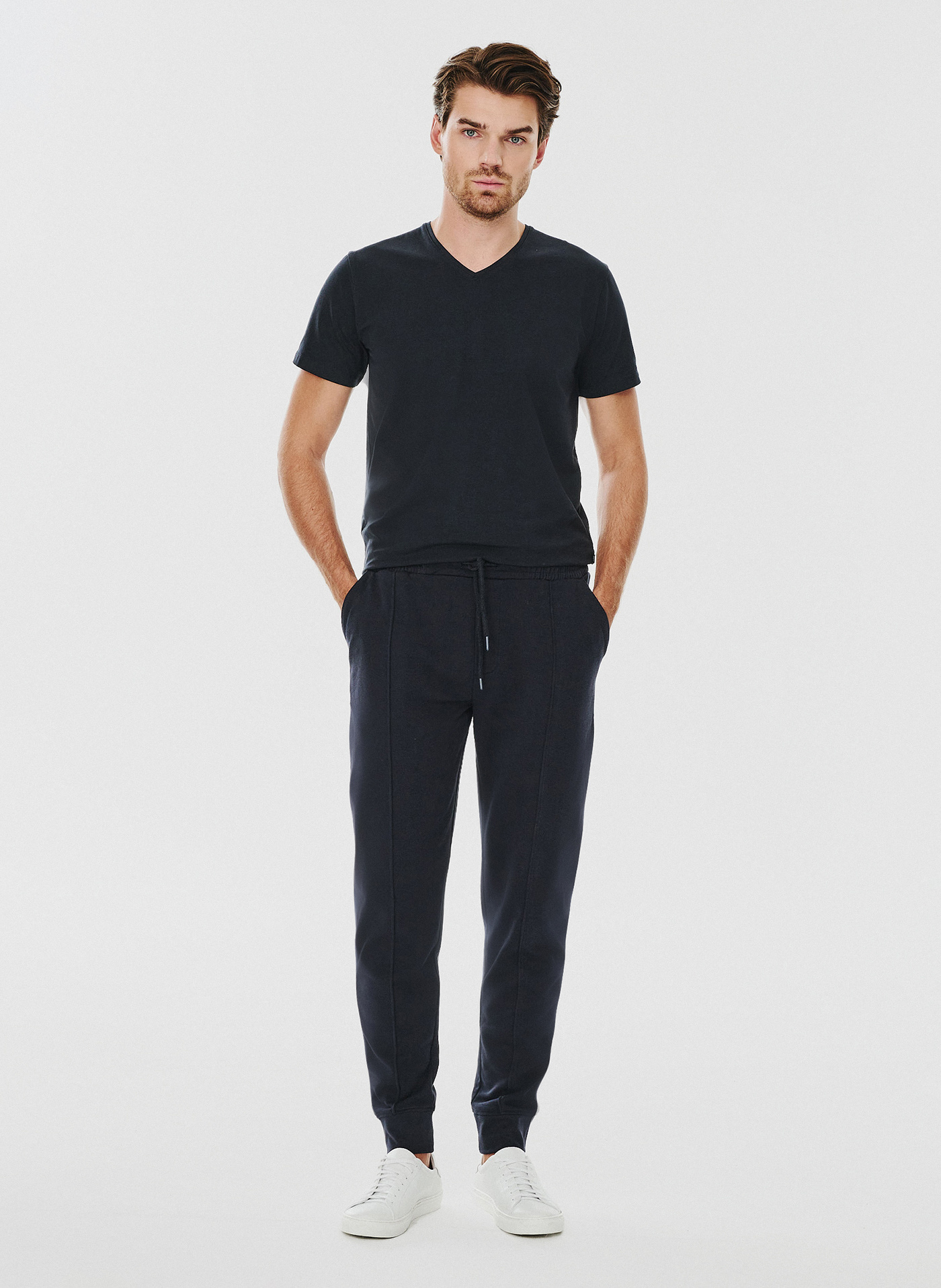 Dzianinowe spodnie dresowe w granatowym kolorze - Pako Lorente