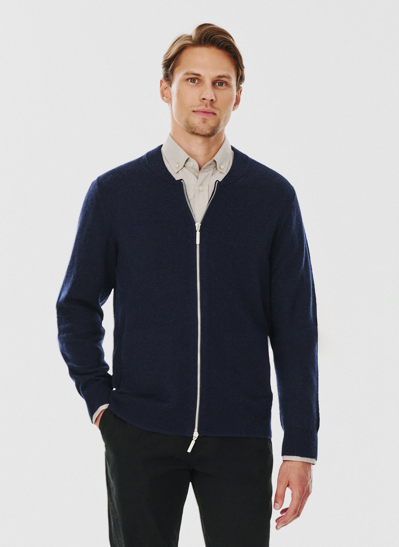 Sweter męski rozpinany w granatowym kolorze - Pako Lorente