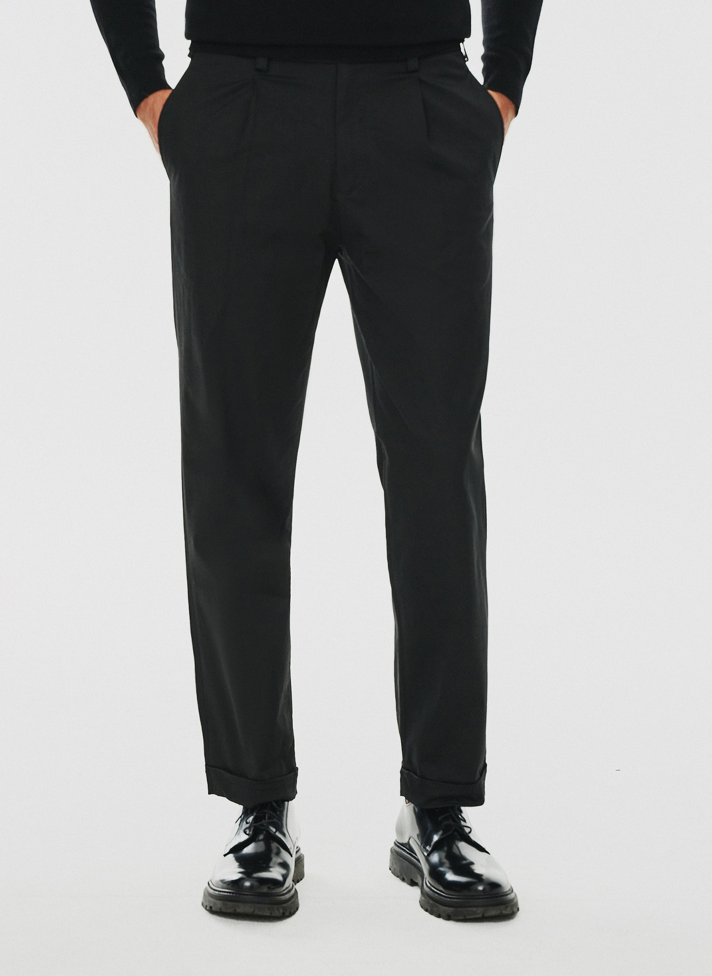 Czarne spodne z podwiniętą nogawką - Pako Lorente