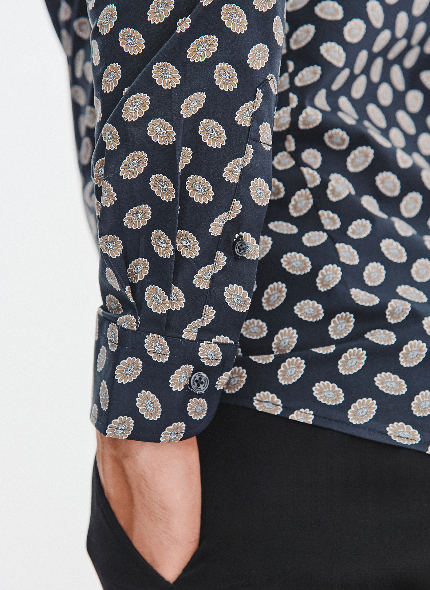 Czarna koszula w kwiaty - Pako Lorente