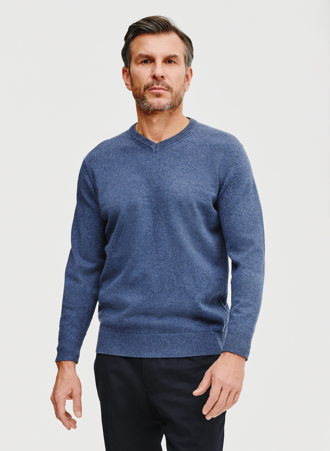 Niebieski męski sweter w serek - Pako Lorente