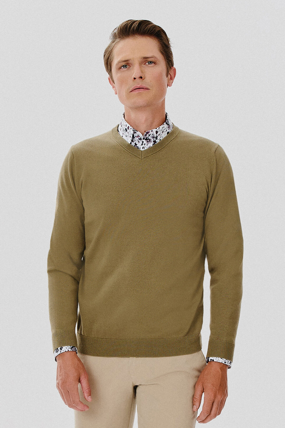 Zielony męski sweter w serek - Pako Lorente