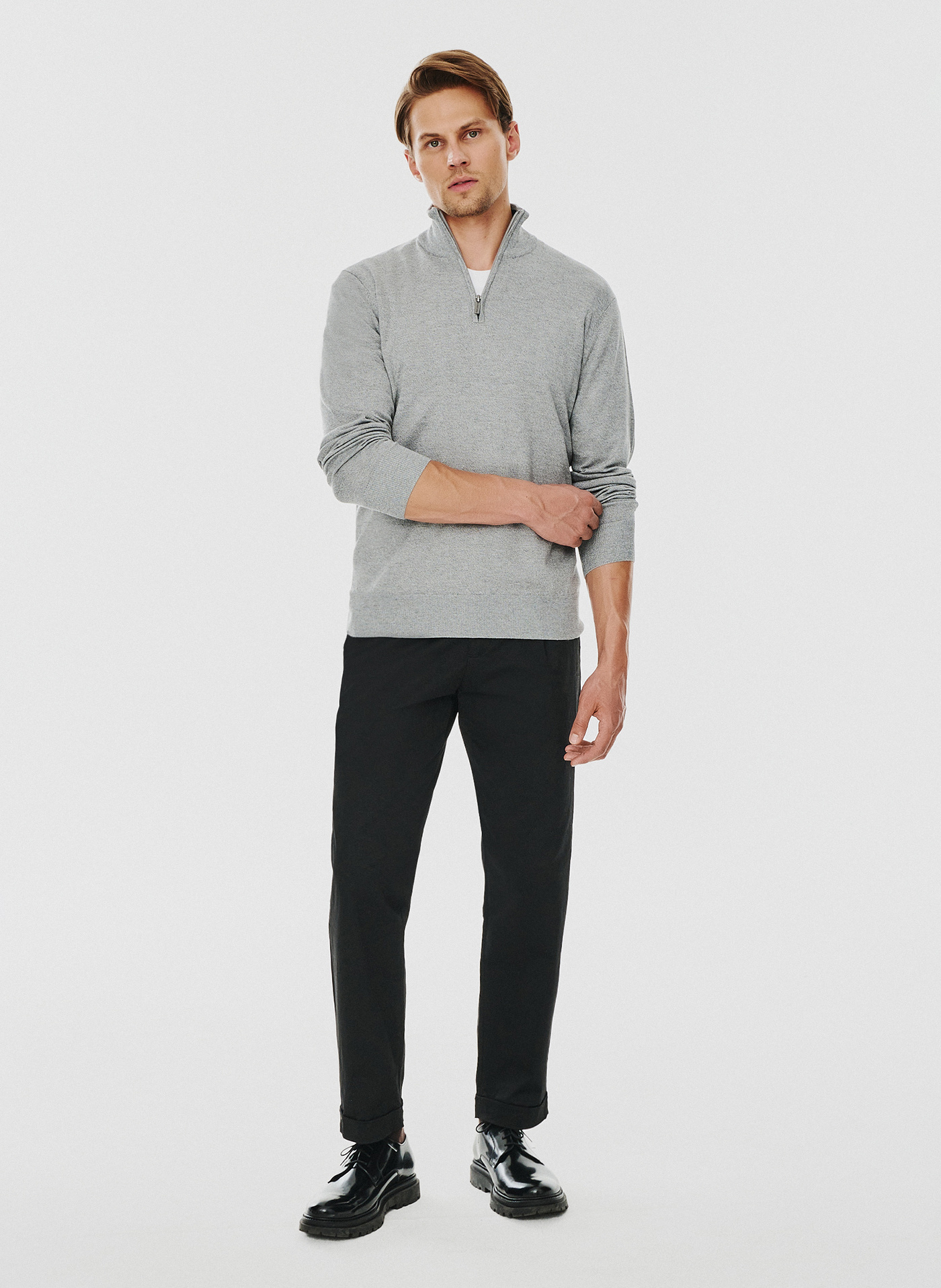 Szary sweter z wysoką stójką zapinaną na zamek - Pako Lorente