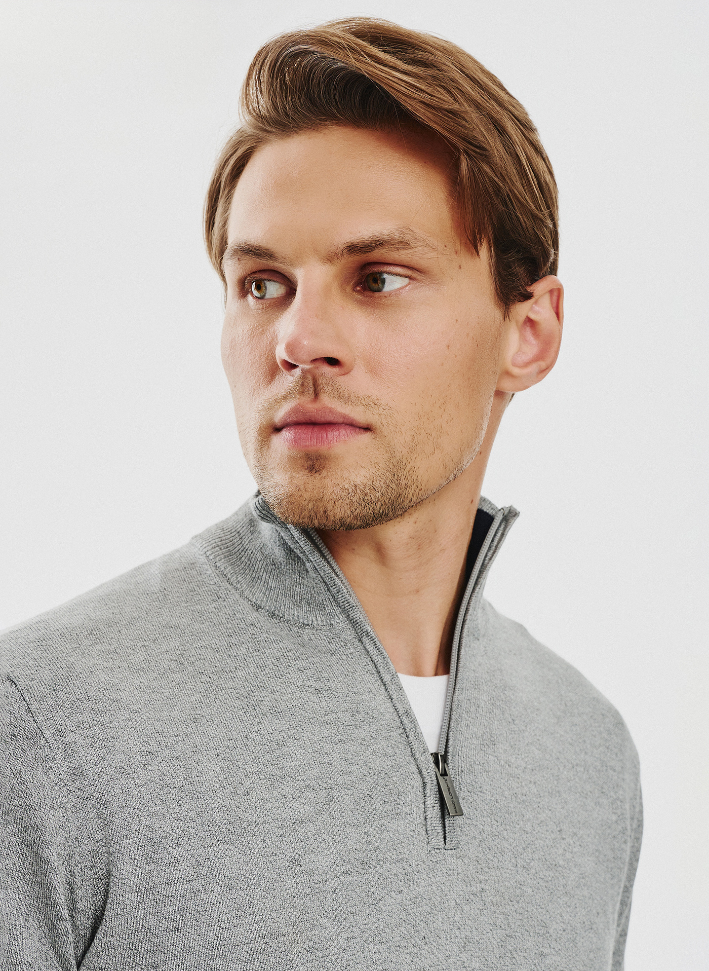 Szary sweter z wysoką stójką zapinaną na zamek - Pako Lorente