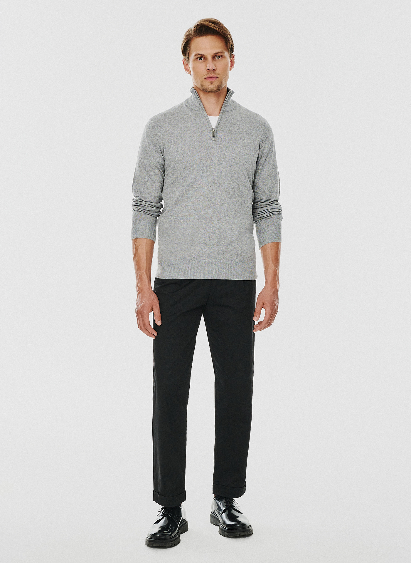 Szary sweter z wysoką stójką zapinaną na zamek - Pako Lorente