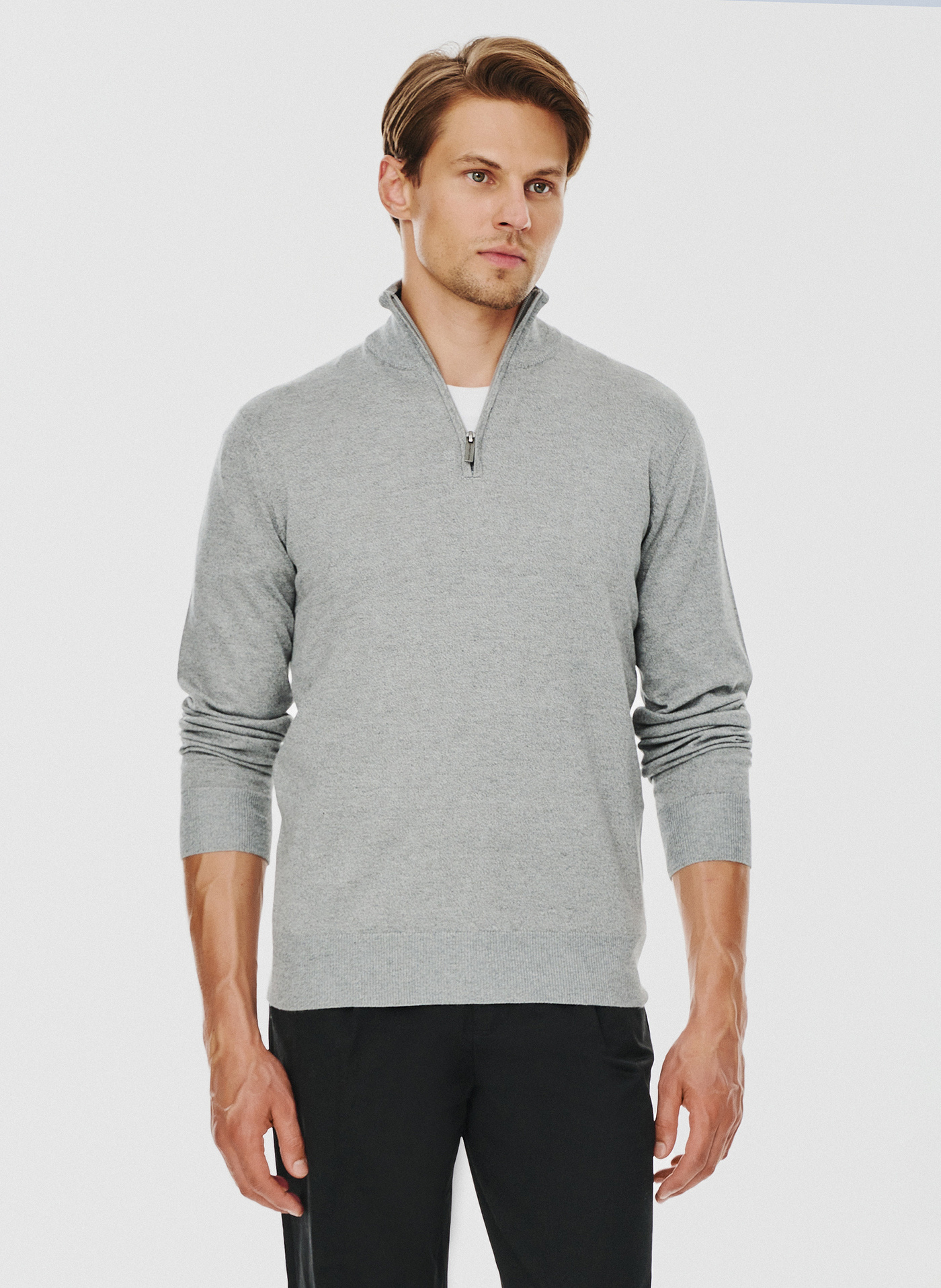 Szary sweter z wysoką stójką zapinaną na zamek - Pako Lorente