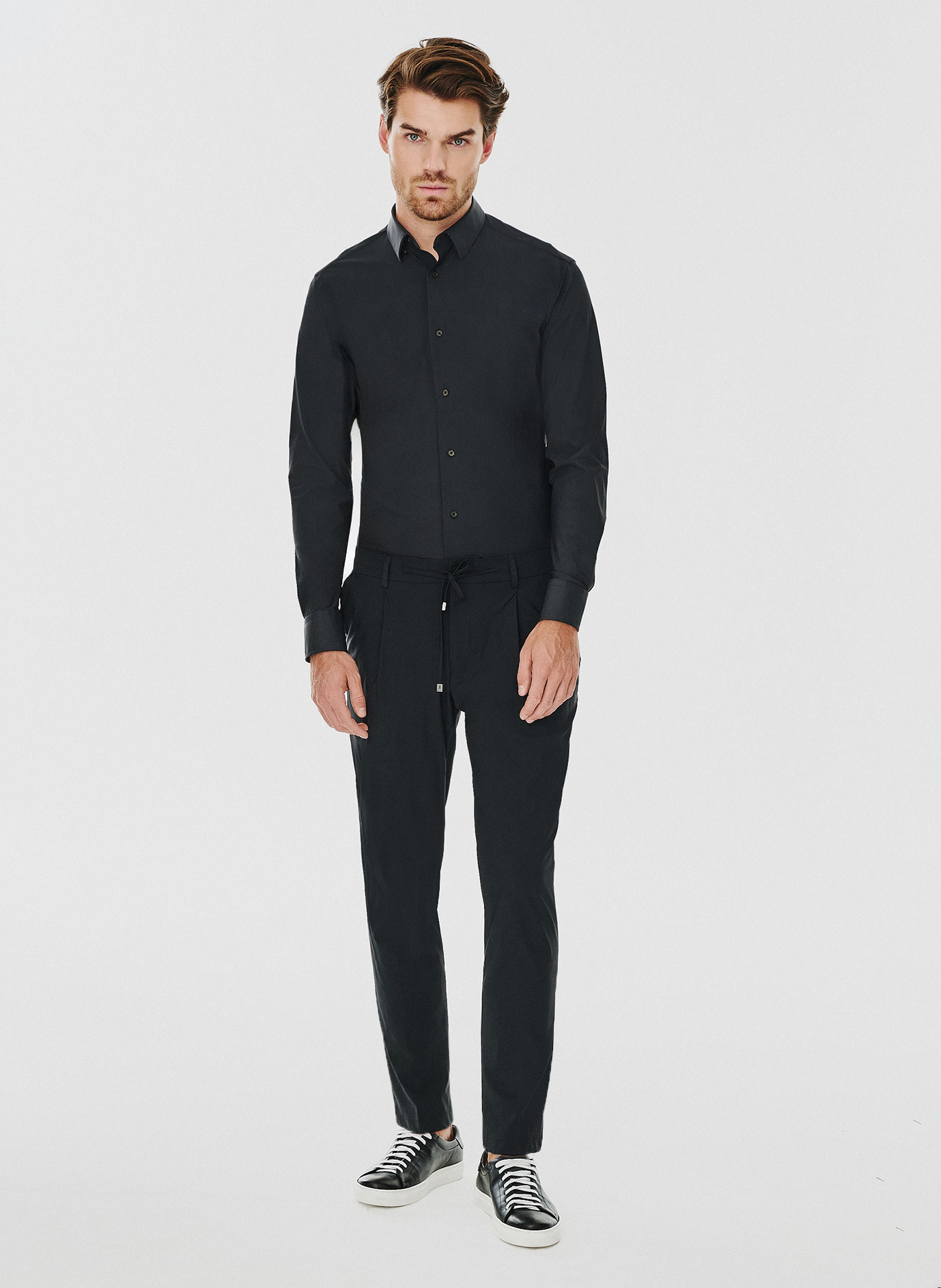 Spodnie garniturowe w kolorze czarnym - Pako Lorente