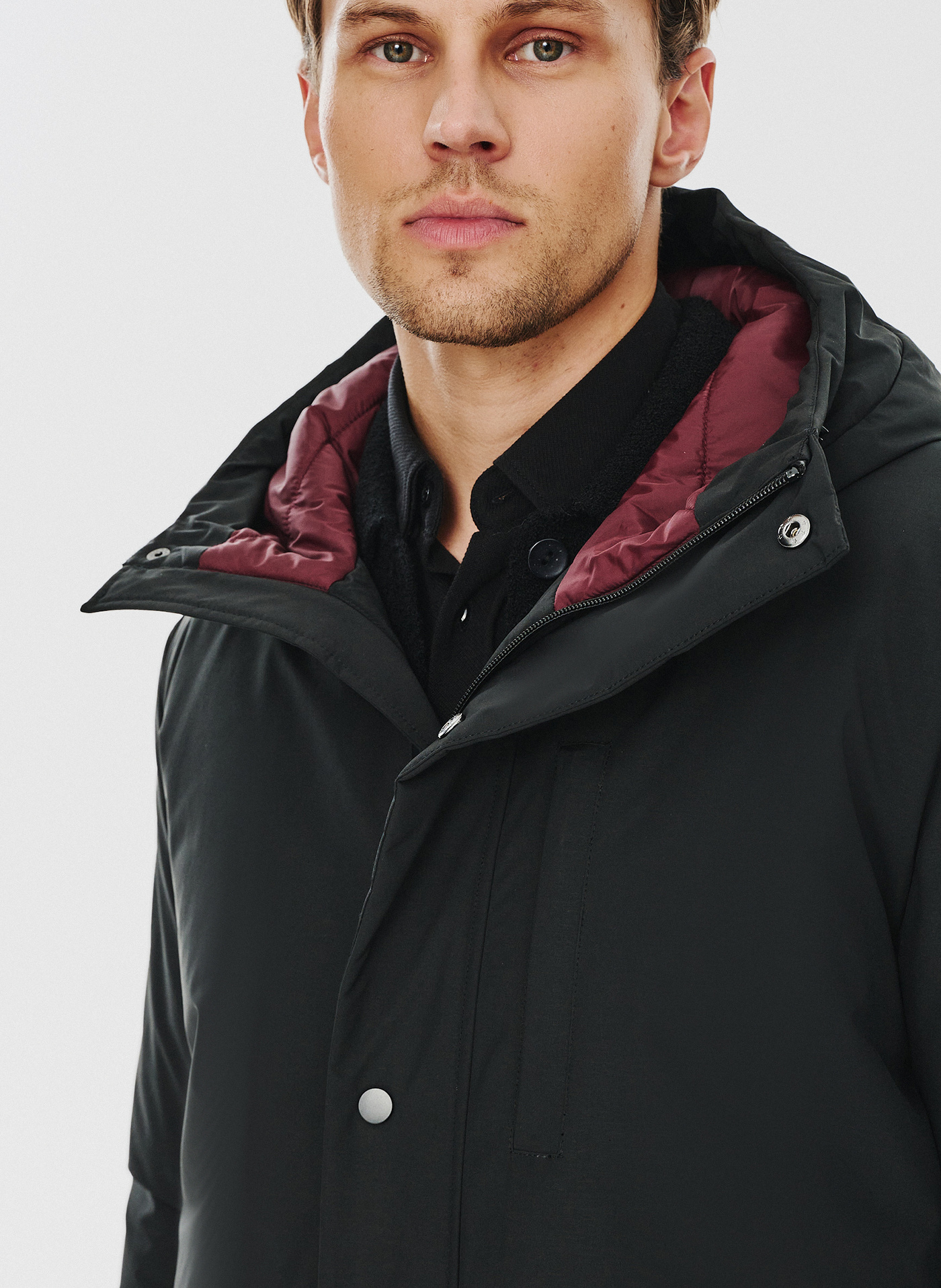 Kurtka męska z kapturem w kolorze czarnym - Pako Lorente