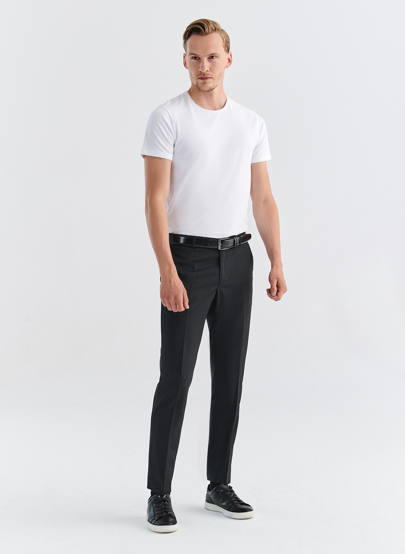 Spodnie garniturowe w kolorze czarnym - Pako Lorente